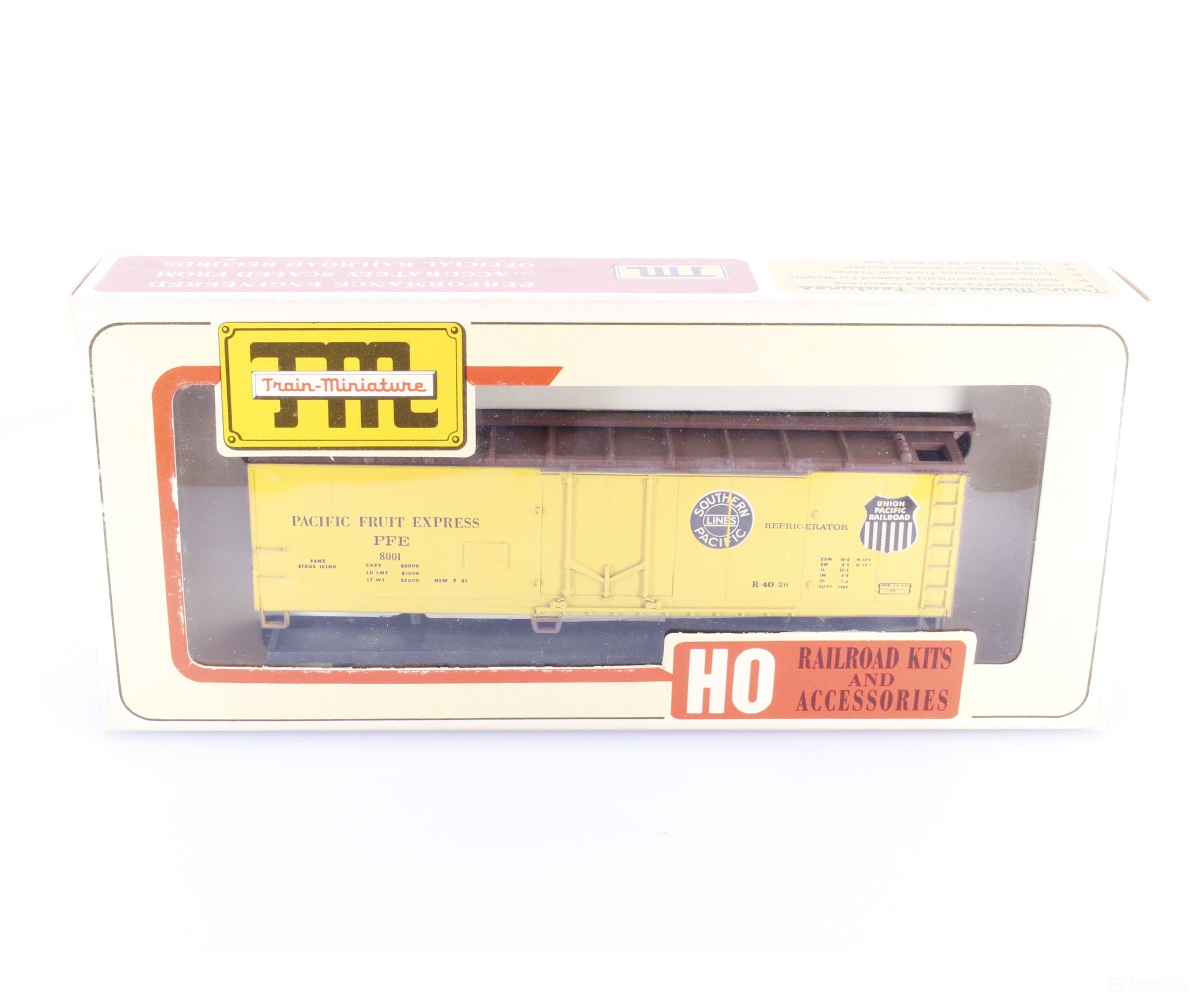 Train Miniature 3301 HO 40’ Plug Door Reefer Kit #2 Pacific Fruit Express (PFE) 8001 - Freight Cars