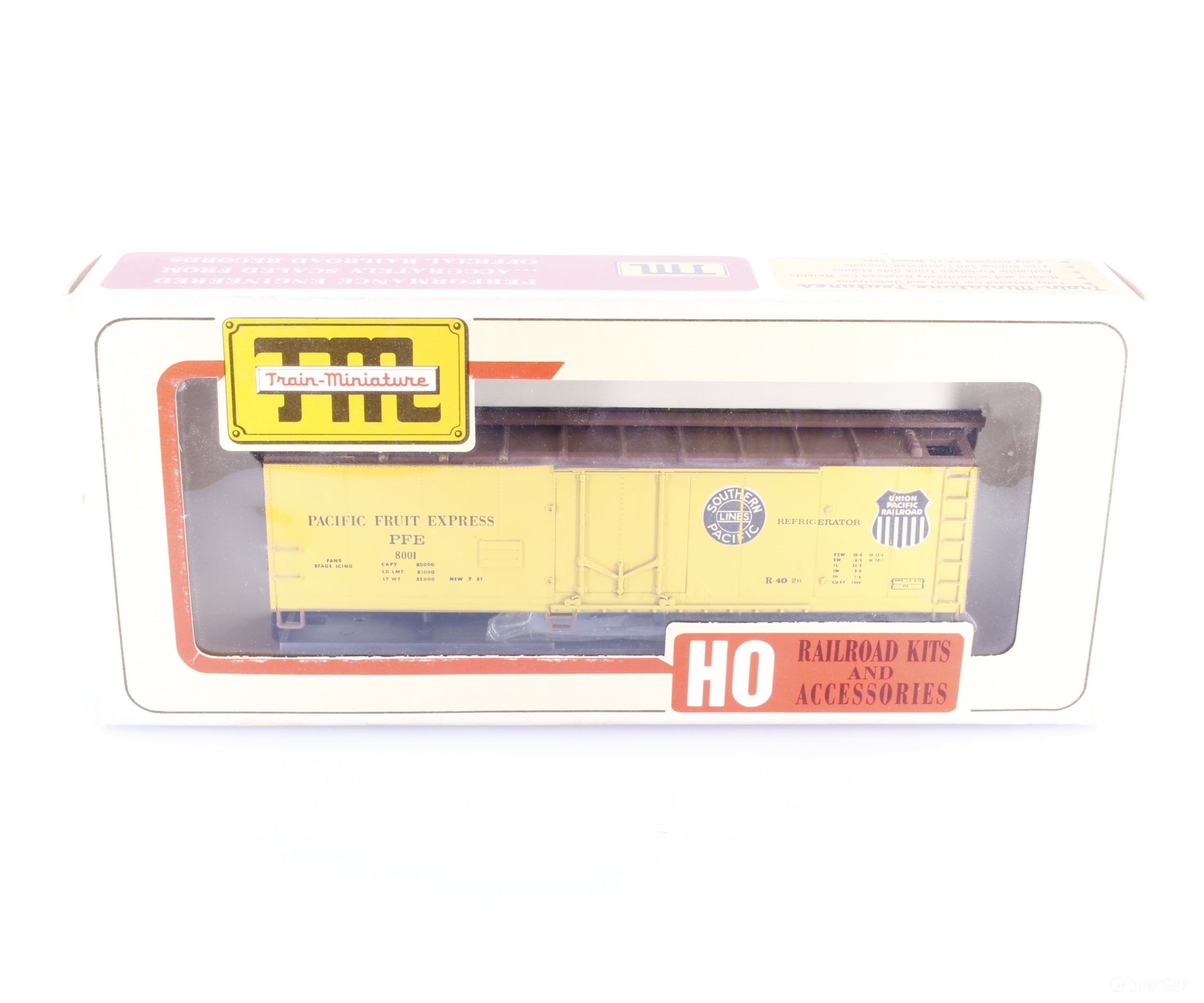 Train Miniature 3301 HO 40’ Plug Door Reefer Kit Pacific Fruit Express (PFE) 8001 - Freight Cars