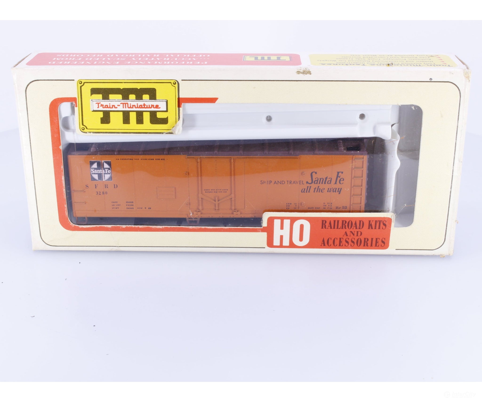 Train Miniature 3304 HO 40’ Plug Door Reefer Kit Santa Fe (SF) 3280 - Freight Cars