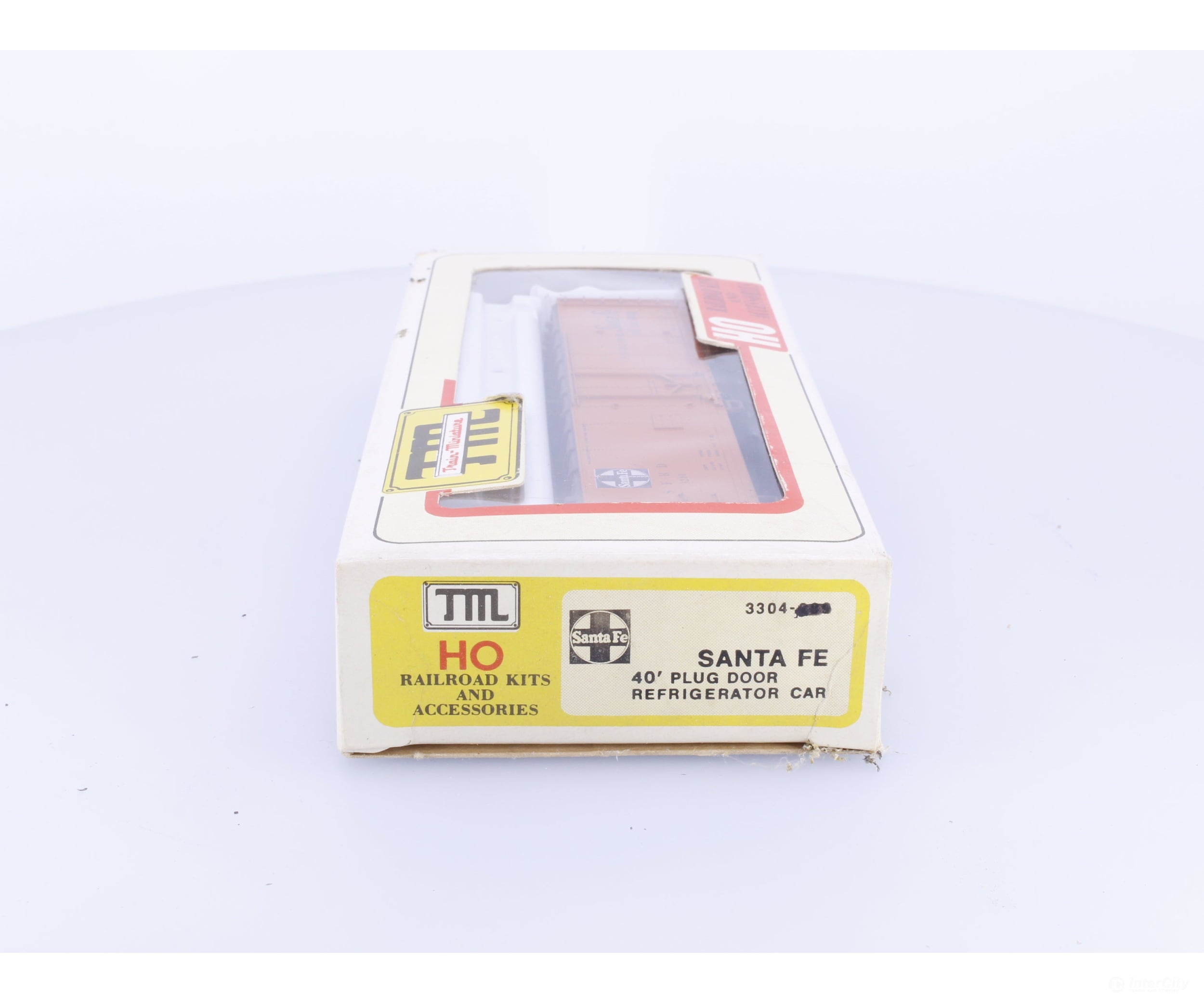 Train Miniature 3304 HO 40’ Plug Door Reefer Kit Santa Fe (SF) 3280 - Freight Cars