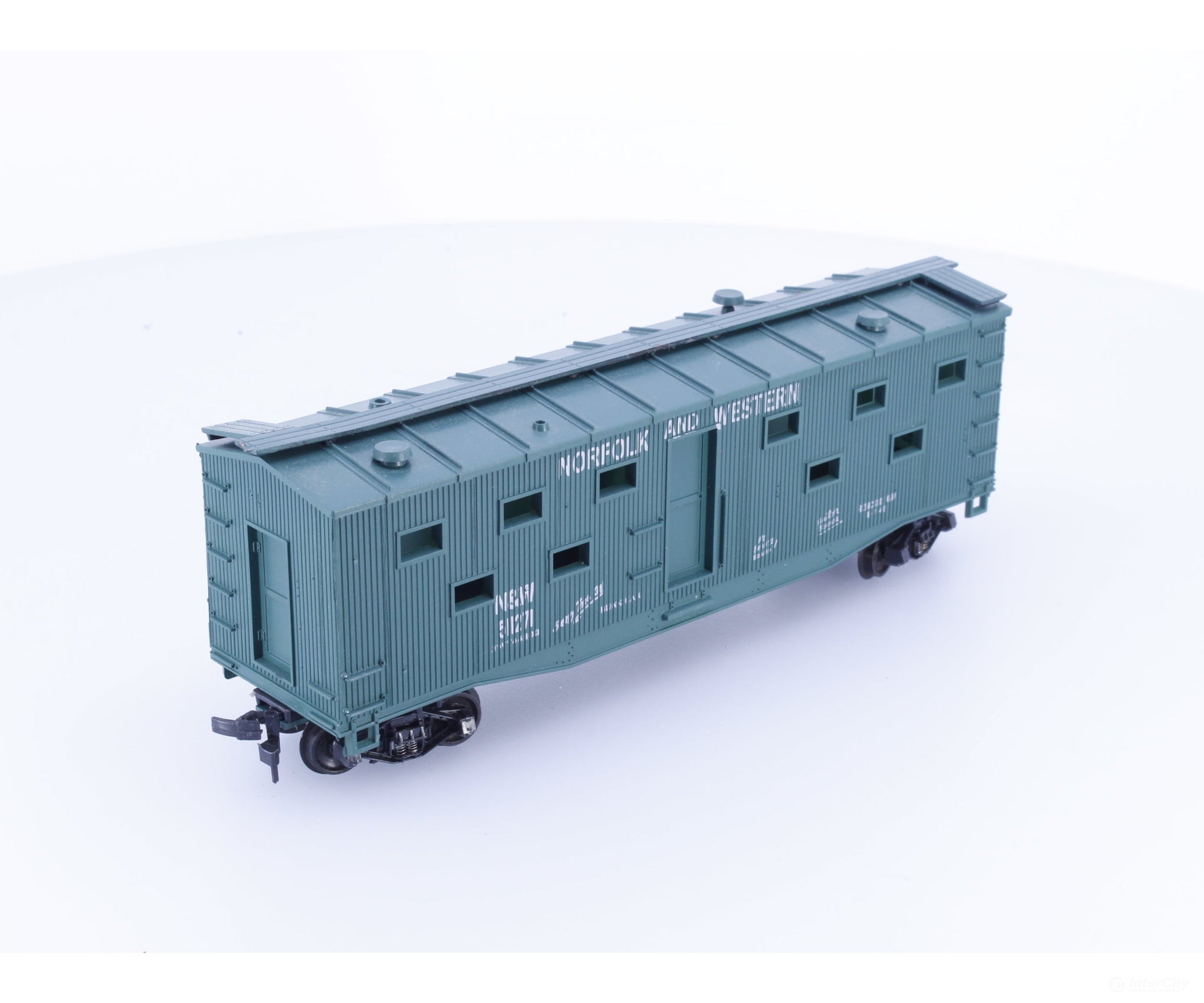 Train Miniature 5523 HO 42’ Bunk Car Norfolk & Western (NW) 511271 - Passenger Cars