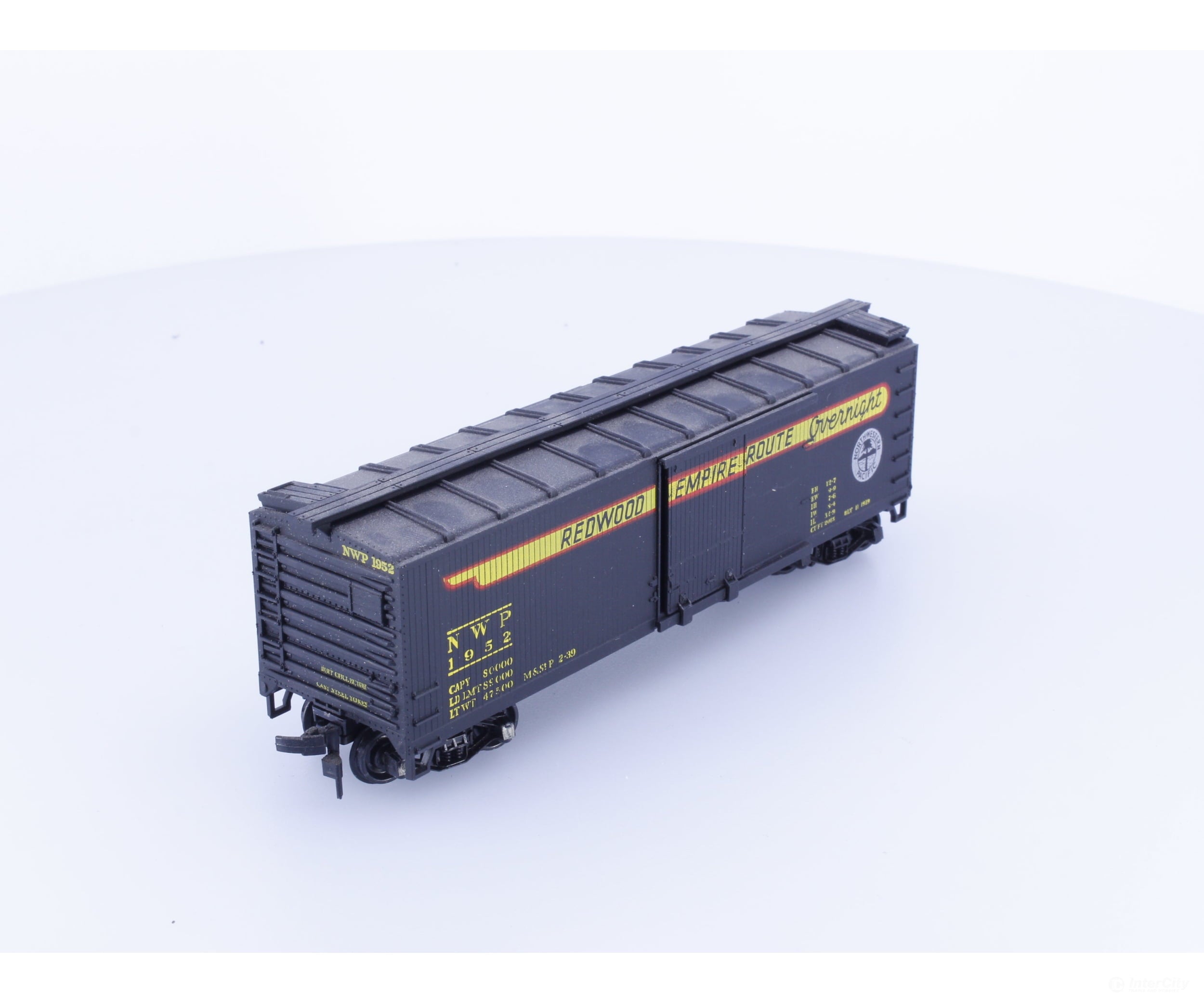 Train Miniature 8058 HO 40’ Single Door Boxcar Redwood Empire Northwestern Pacific (NWP) 1952 - Freight Cars