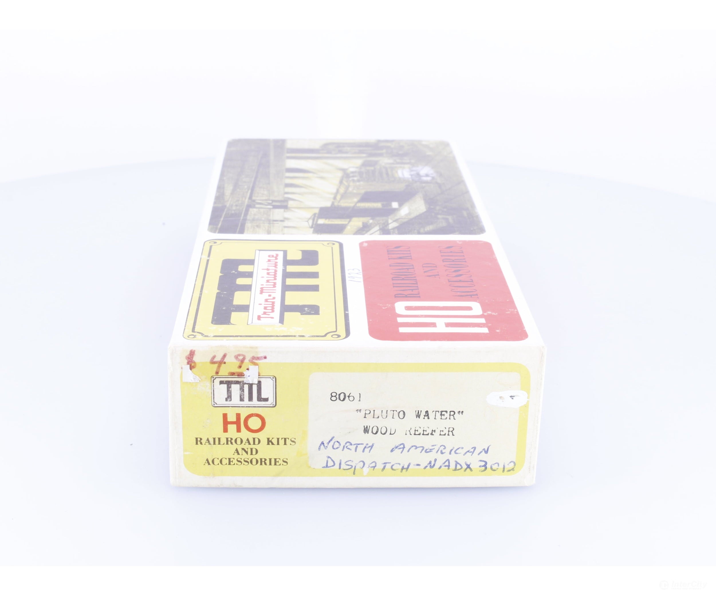 Train Miniature 8061 HO 40’ Single Door Boxcar Pluto Water (NADX) 3012 - Freight Cars