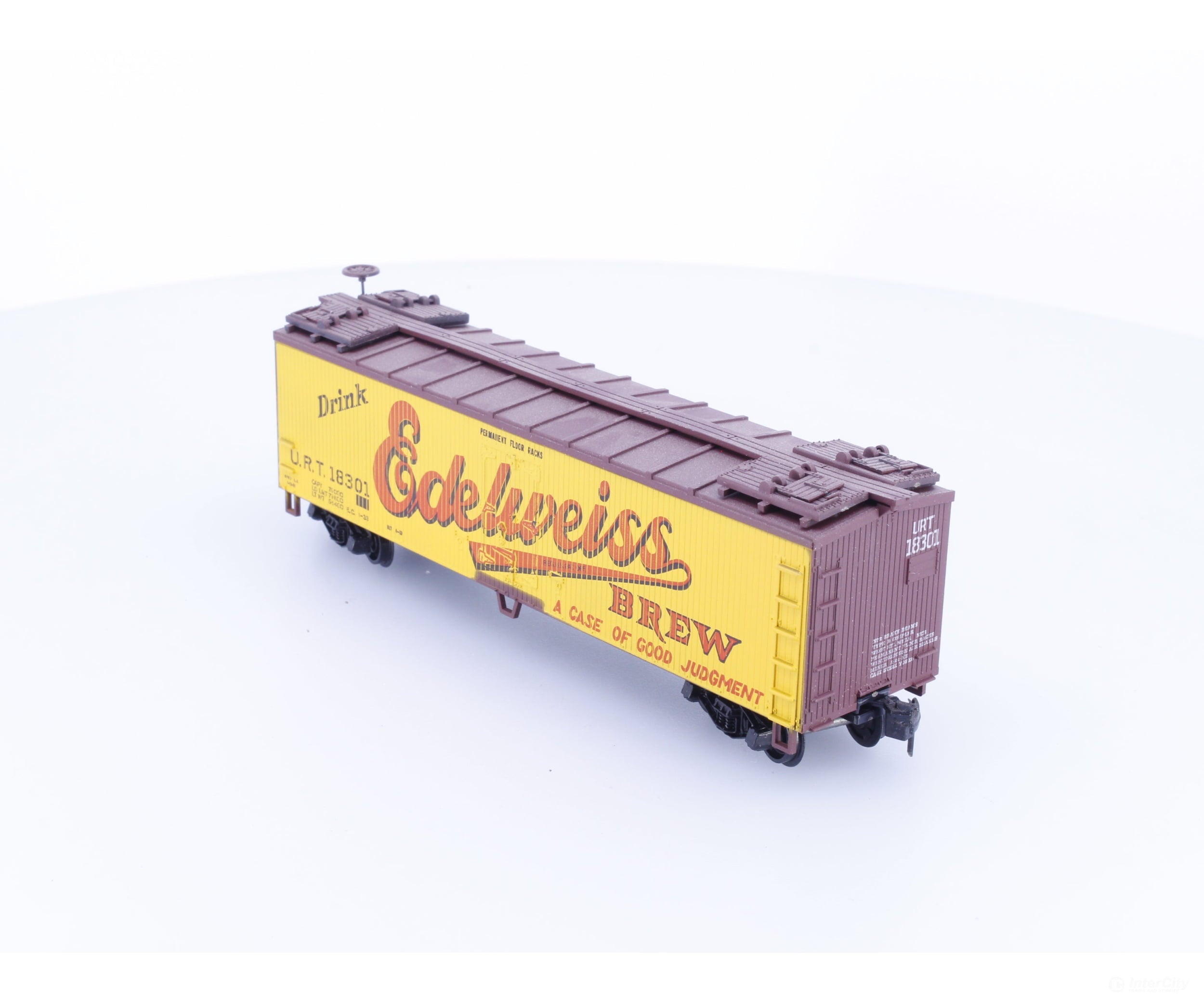 Train Miniature 8084 HO 40’ Single Door Boxcar Edelweiss Beer (URT) 18301 - Freight Cars