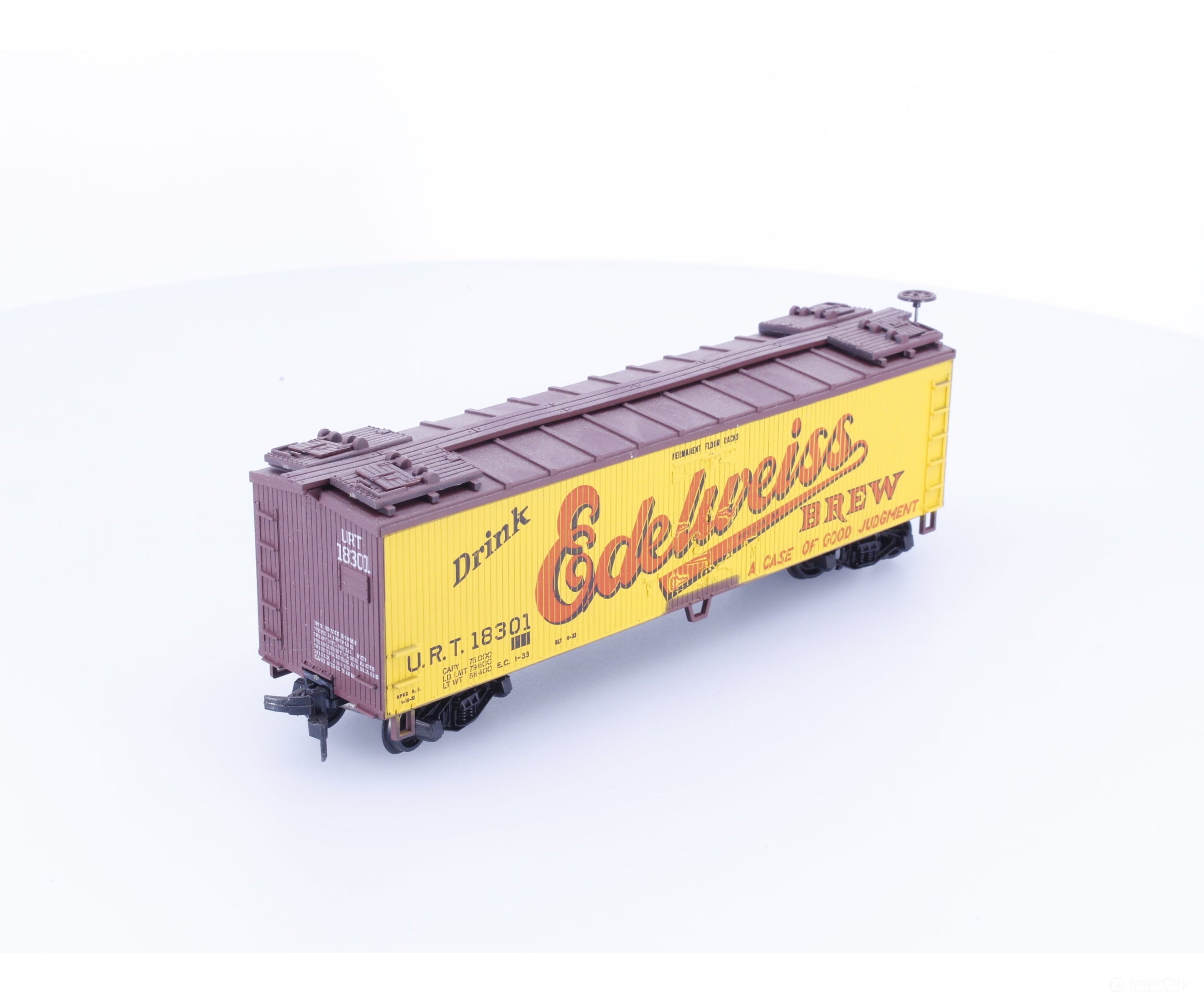 Train Miniature 8084 HO 40’ Single Door Boxcar Edelweiss Beer (URT) 18301 - Freight Cars