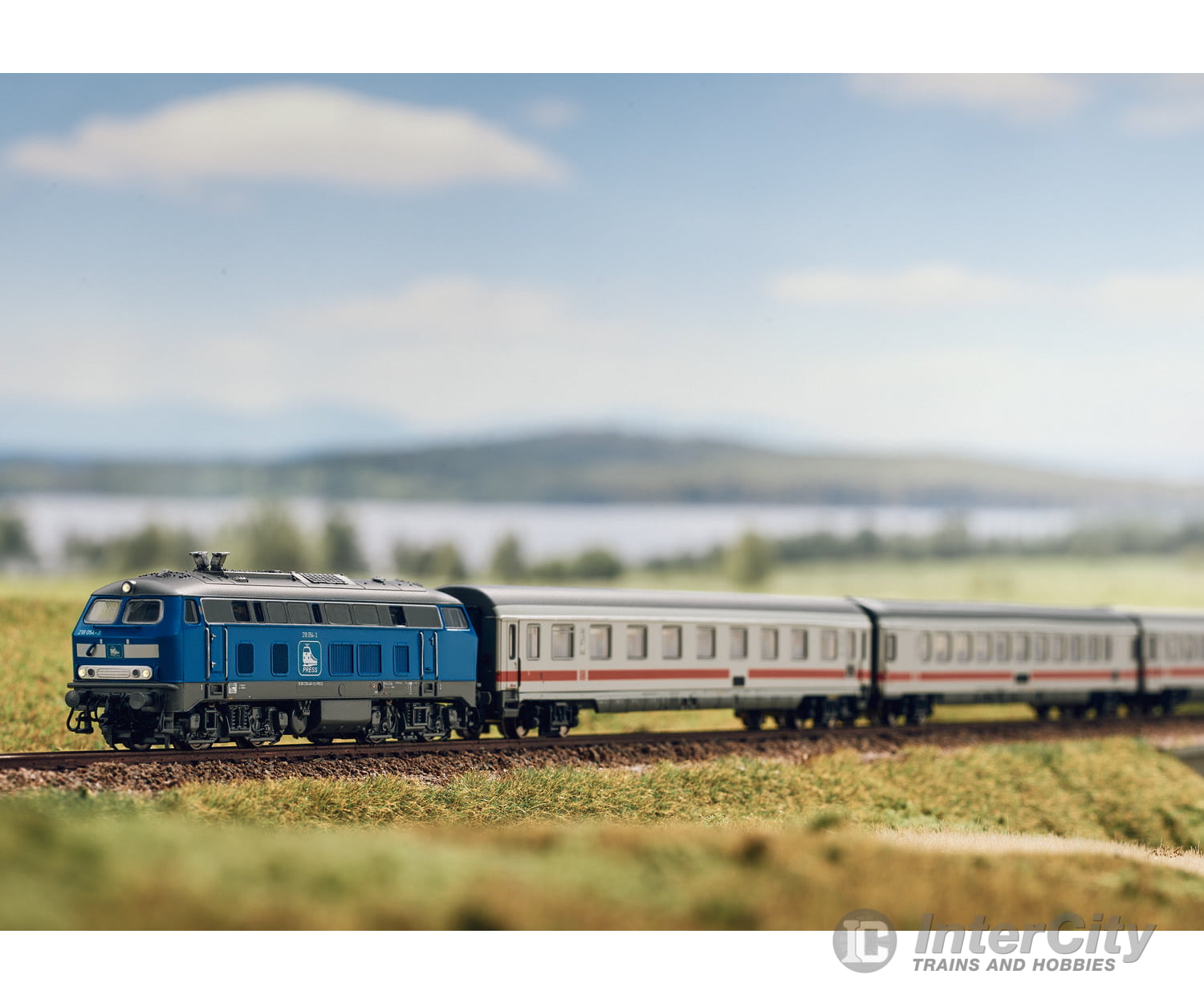 Trix 16824 Class 218 Diesel Locomotive - Default Title (IC-TRIX-16824)