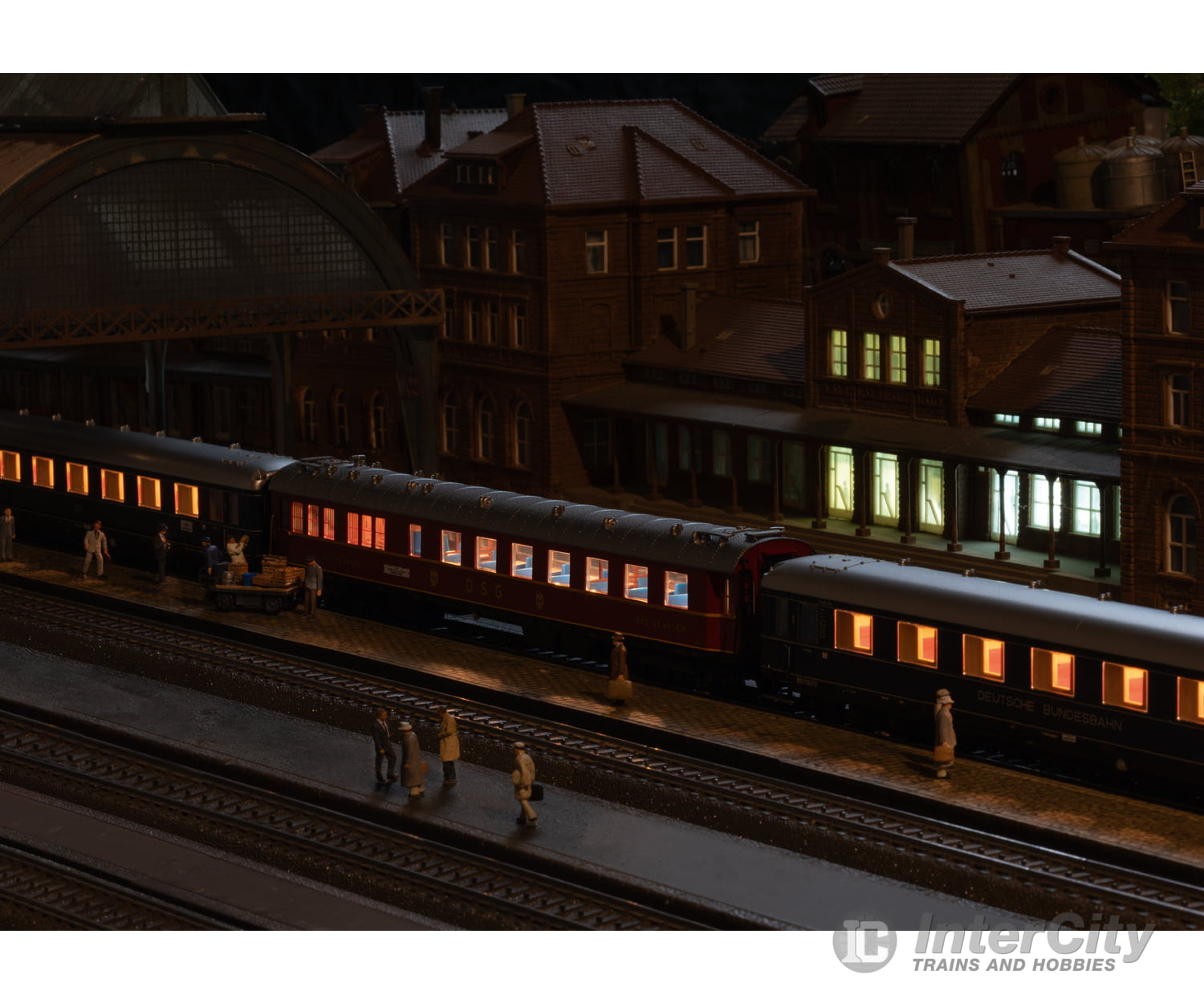 Trix 23233 Ho ’F 41 Senator’ Express Train Passenger Car Set (2024 Profi Club Model) European Cars