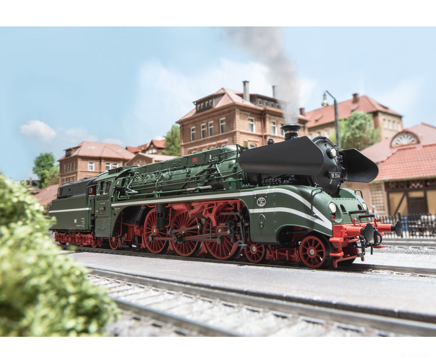 Trix 25029 HO DR Class 18.3 Steam Locomotive MFX DCC European Locomotives