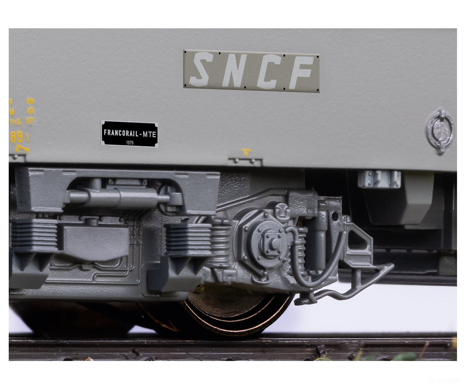 Trix 25163 HO SNCF Class BB 22200 Electric Locomotive MFX DCC/Sound European Locomotives