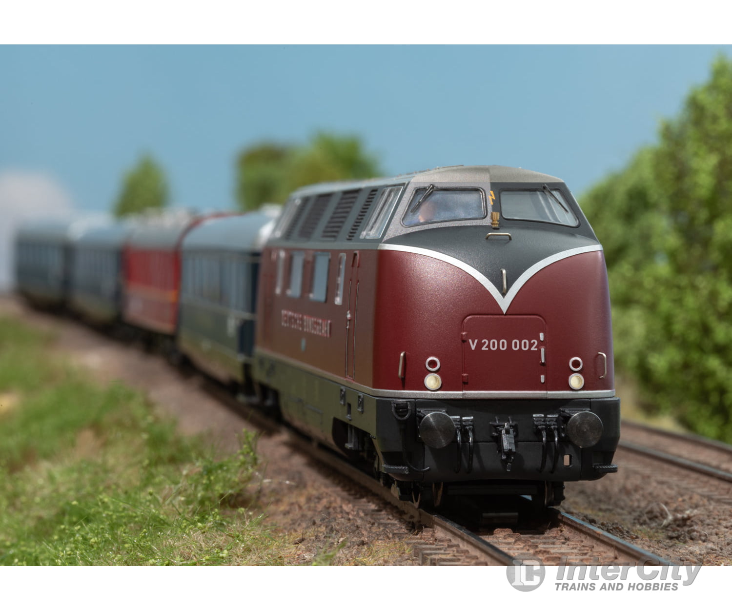 Trix 25500 Ho Class V 200 Diesel Locomotive (2024 Profi Club Model) European Locomotives