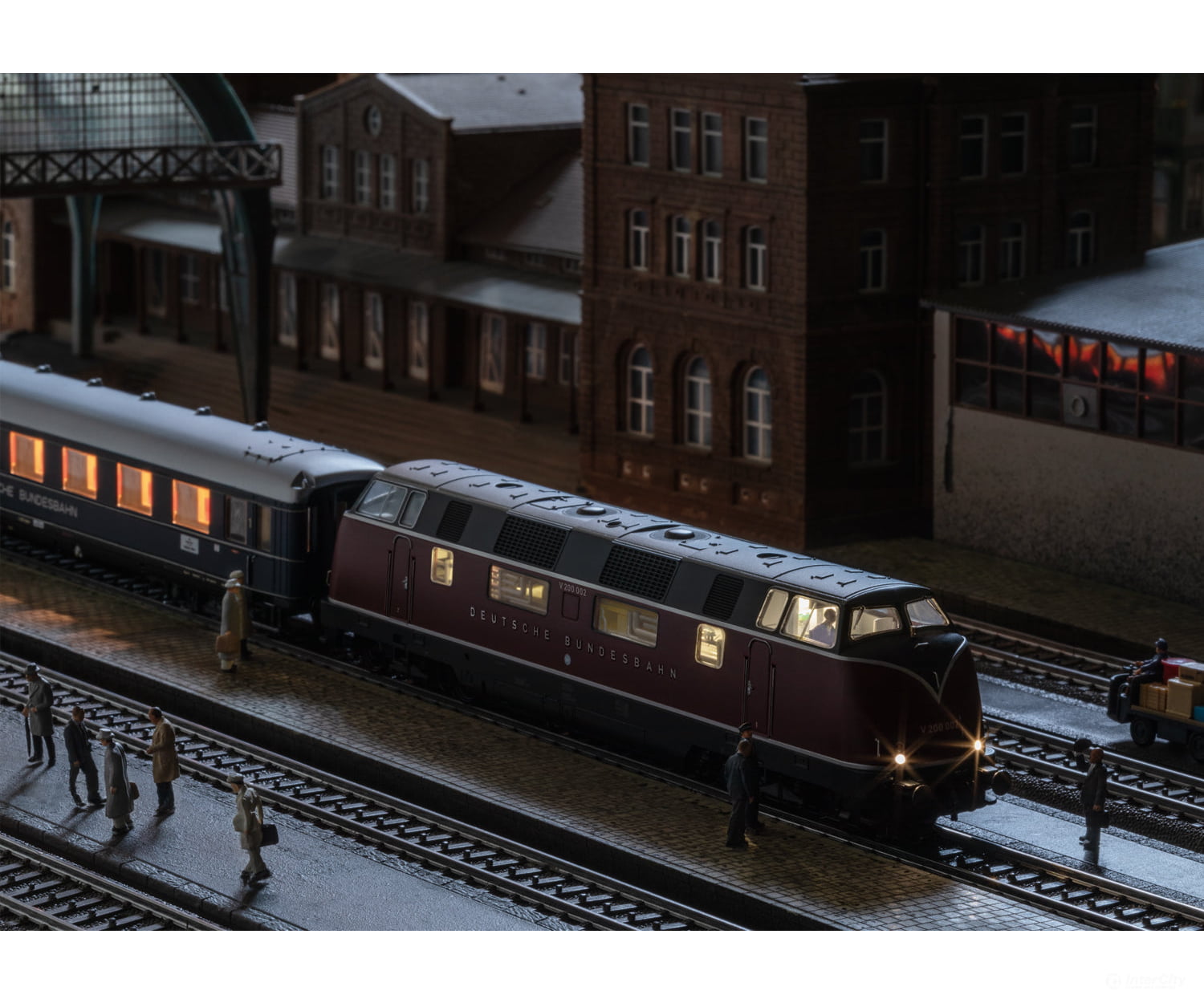 Trix 25500 Ho Class V 200 Diesel Locomotive (2024 Profi Club Model) European Locomotives