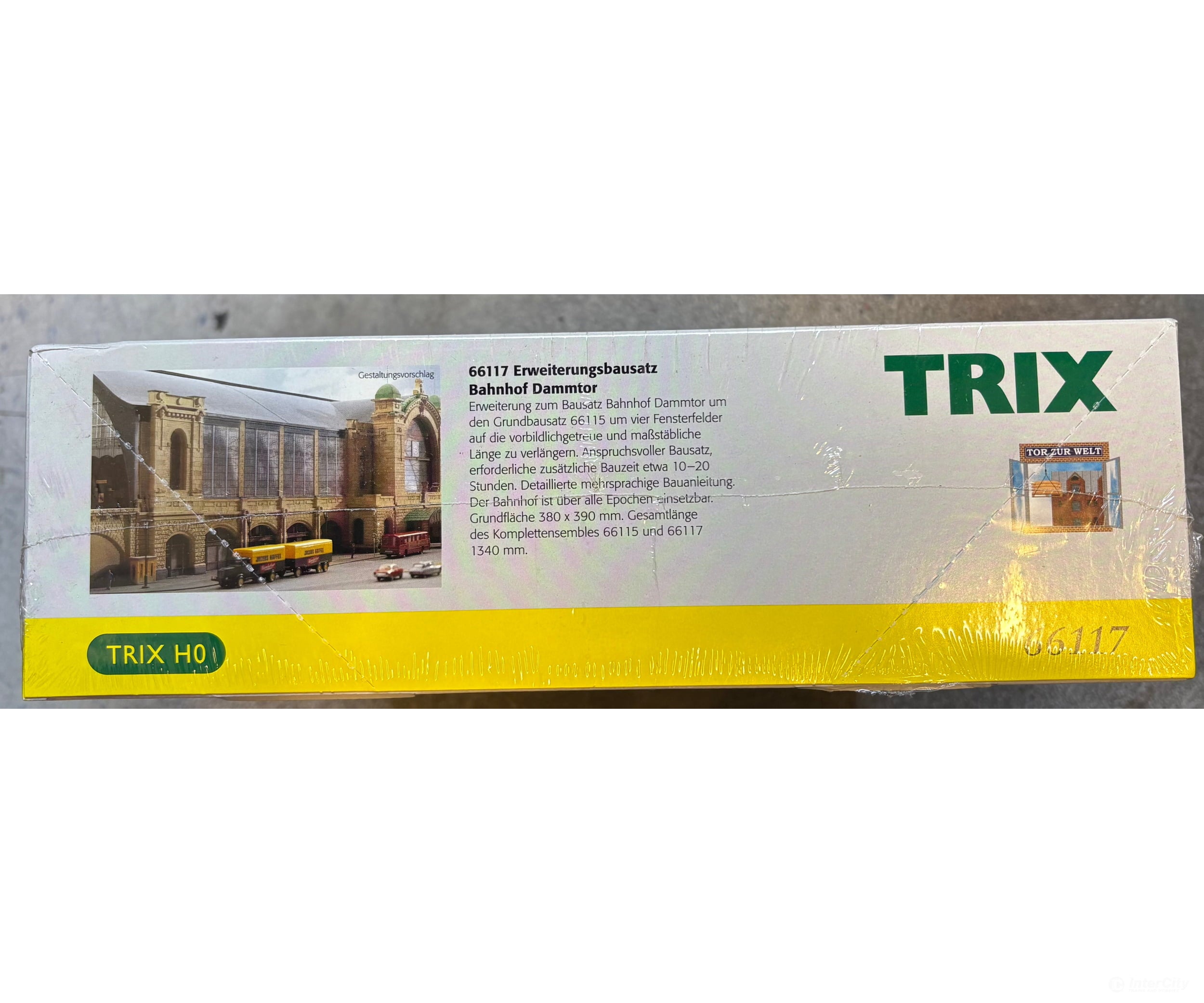 Trix 66115/66117 HO Complete Dammtor Station and Extension Set - Structures