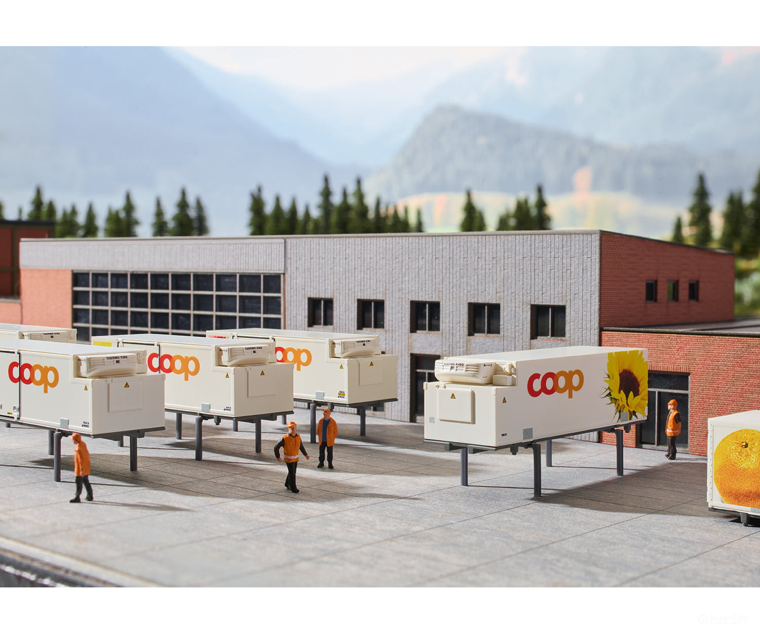 Trix 66583 N Accessory Set Of Refrigerated Containers Freight Loads &