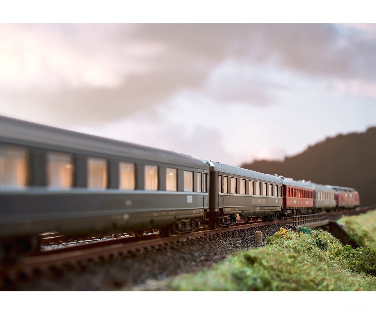Trix 18259 F 41 Senator Express Train Passenger Car Set - Default Title (IC-TRIX-18259)