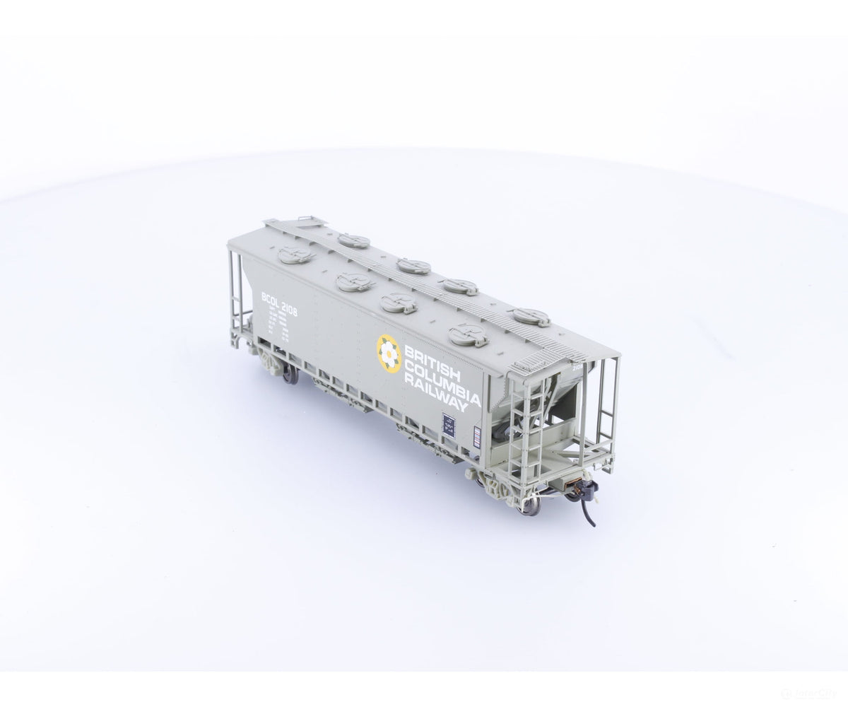 TrueLine Trains 1044-300584-S HO 4 Bay Covered Hopper BCOL BC Rail (BCOL) 2108 - Freight Cars