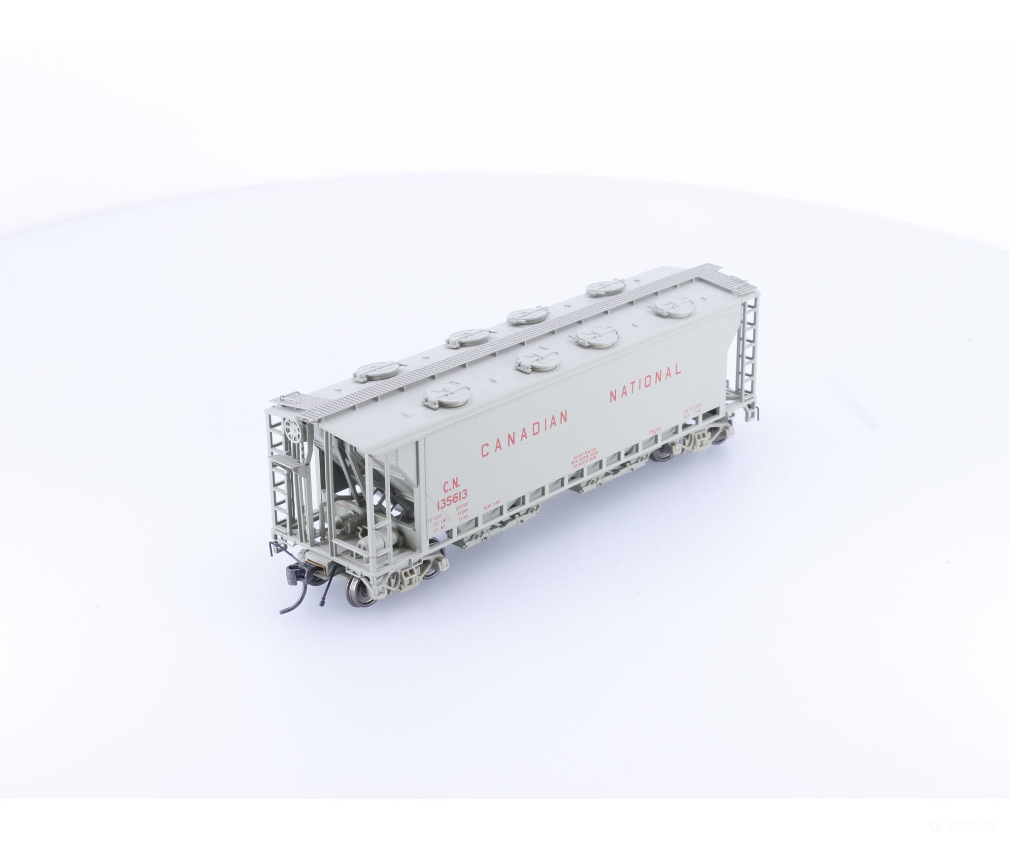 TrueLine Trains 300316 HO 4 Bay Covered Hopper Canadian National (CN) 135613 - Freight Cars