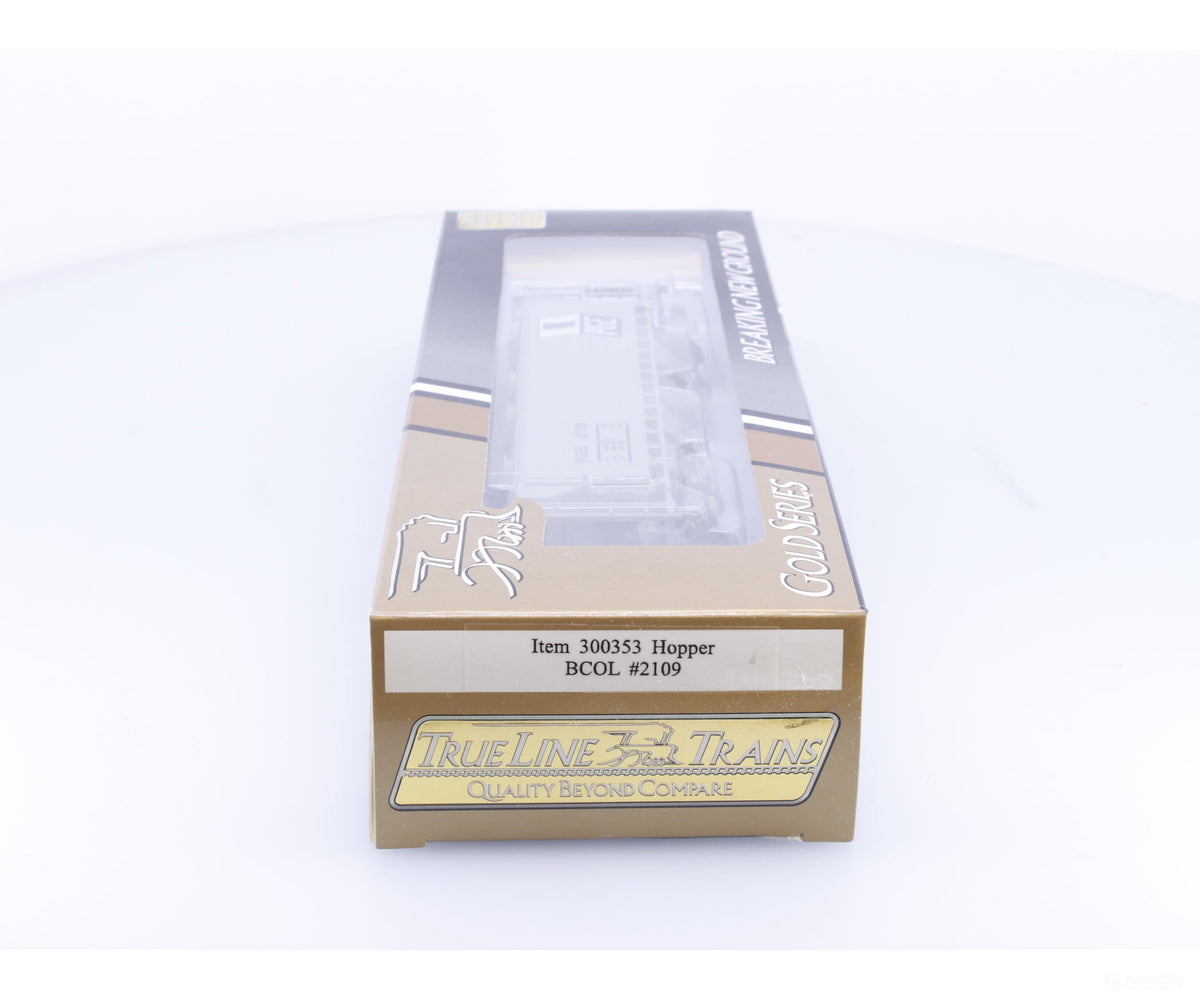 TrueLine Trains 300353 HO 4 Bay Covered Hopper BCOL Pacific Great Eastern (PGE) 2109 - Freight Cars