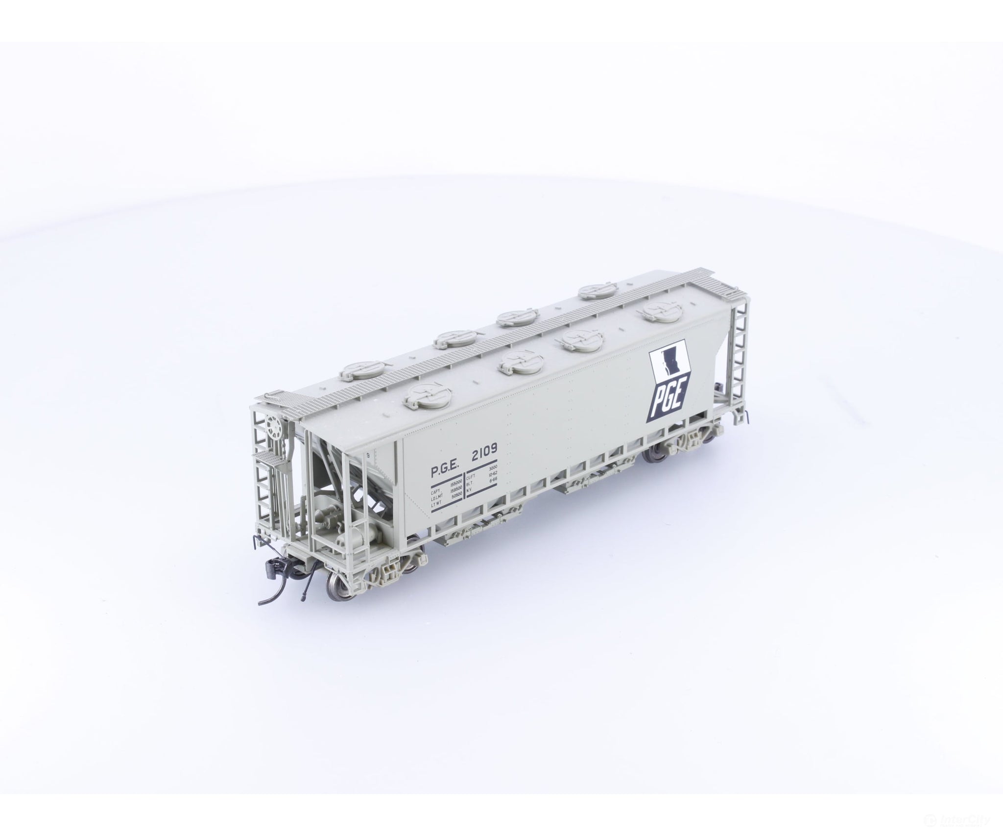 TrueLine Trains 300353 HO 4 Bay Covered Hopper BCOL Pacific Great Eastern (PGE) 2109 - Freight Cars