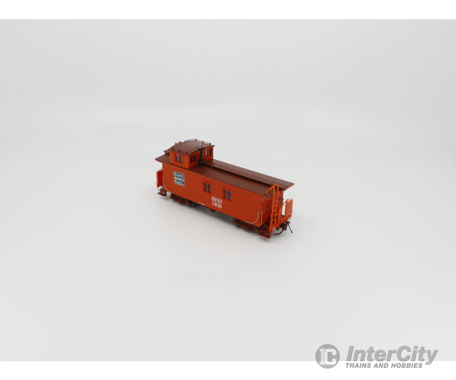 Trueline Trains 301046 Ho Caboose Freight Car Duluth Winnipeg And Pacific (Dwp) 79161 Cars