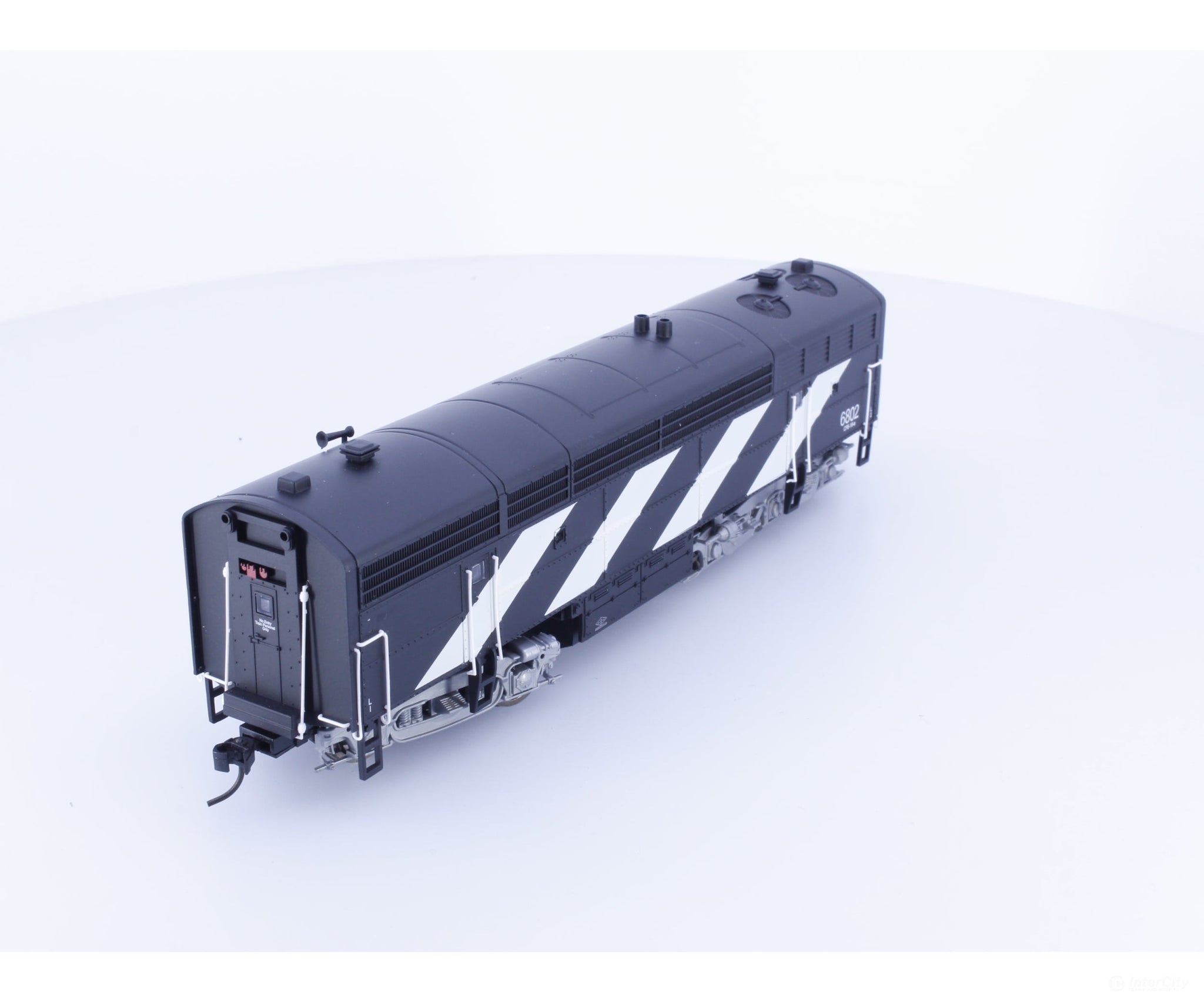 Trueline Trains TLT 500135 HO B Unit Diesel Locomotive with Sound Canadian National (CN) 6802 DCC - Locomotives