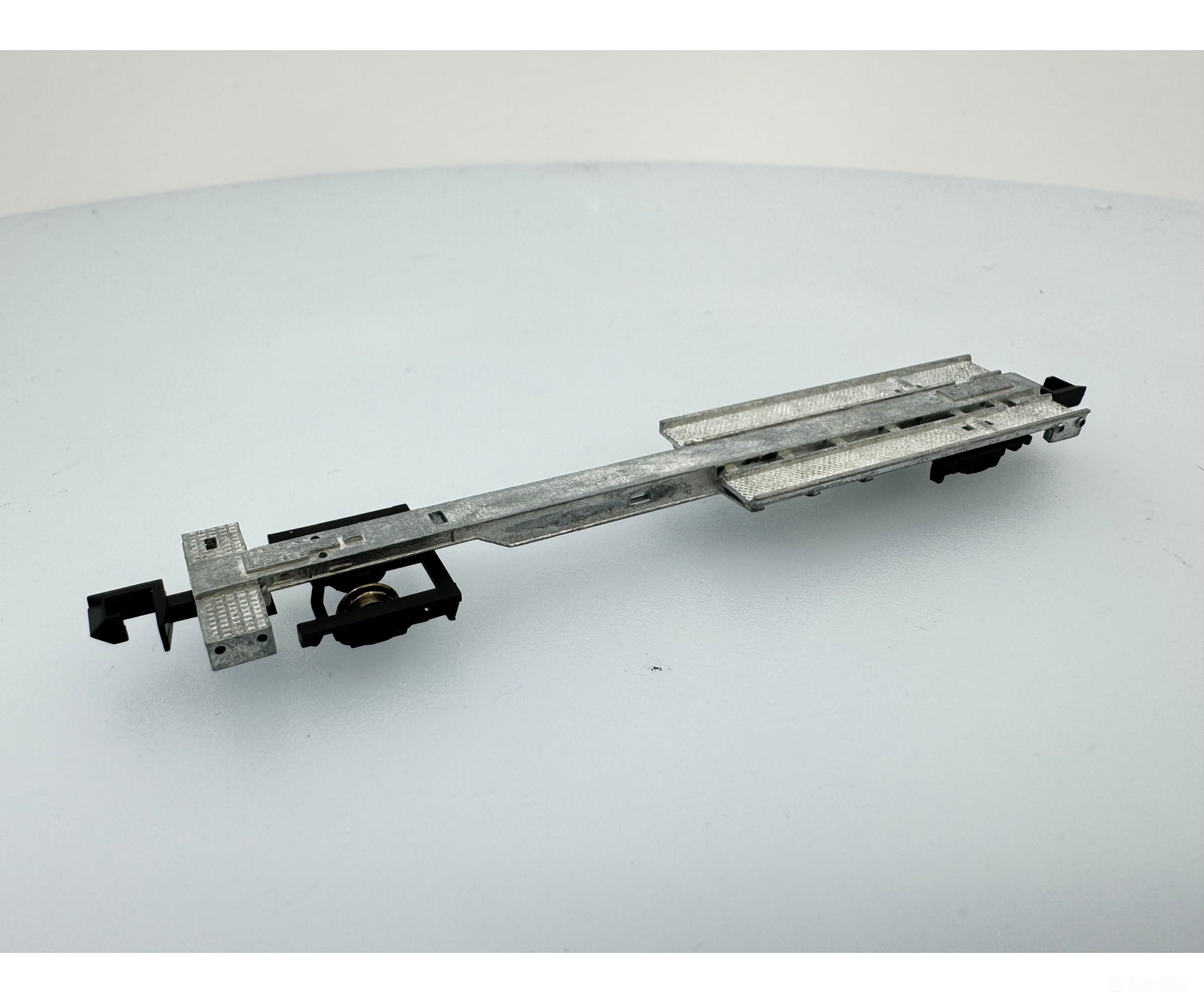 Undecorated 30000 N Front Runner Freight Cars