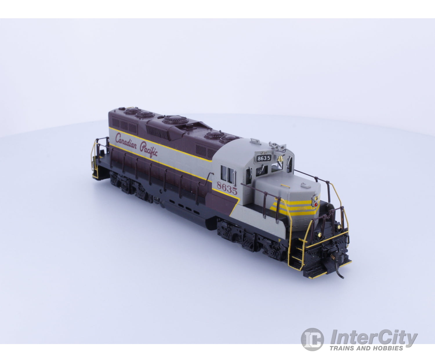 Van Hobbies VHGP-9CPR HO Brass GP-9 Canadian Pacific (CP) 8635 Analog DC Locomotives