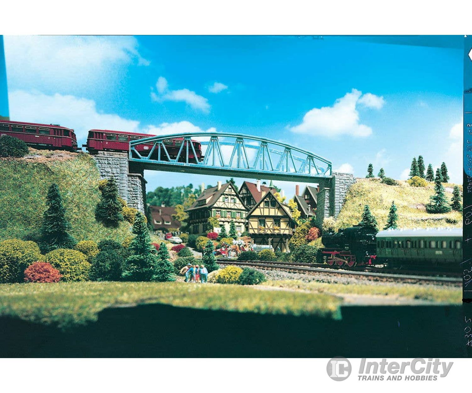 Vollmer N 47302 Truss Bridge w/Arched Sides Structures