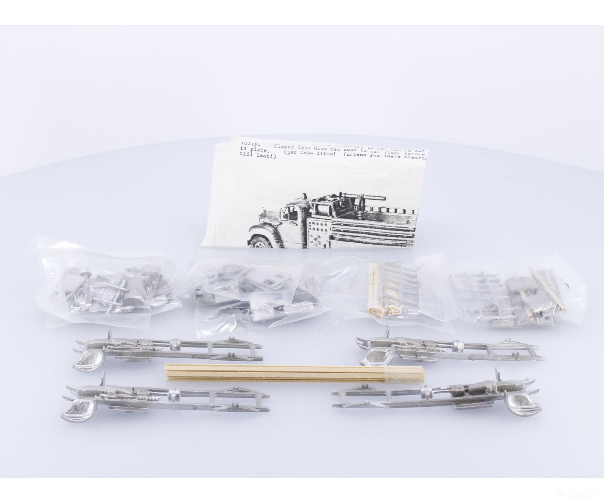 Walker Model 5054 HO Set of four 1926 White Trucks Couplers & Trucks