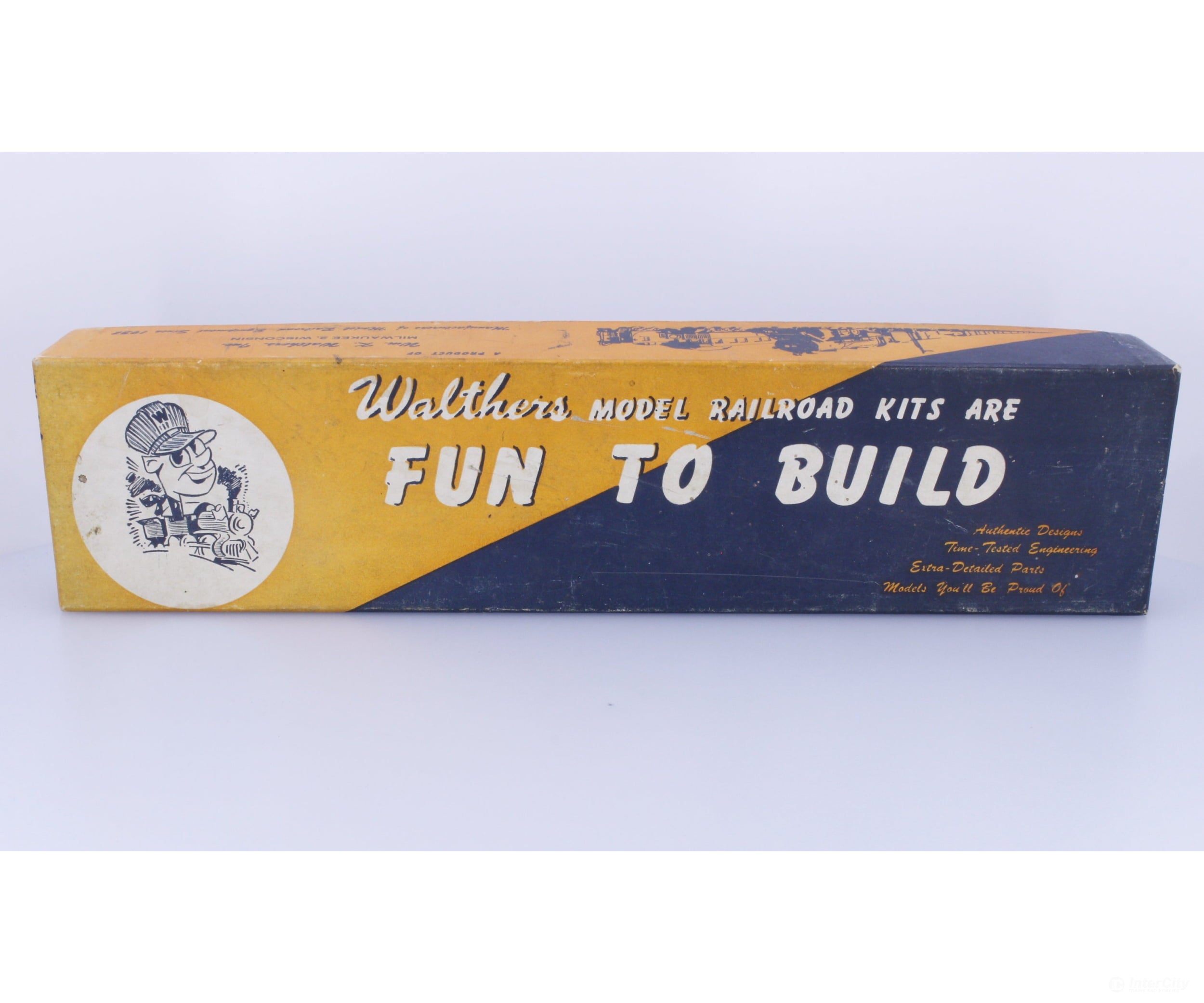 Walthers 7672 HO Passenger Coach Kit Trucks are not included Milwaukee Road (MILW) Passenger Cars