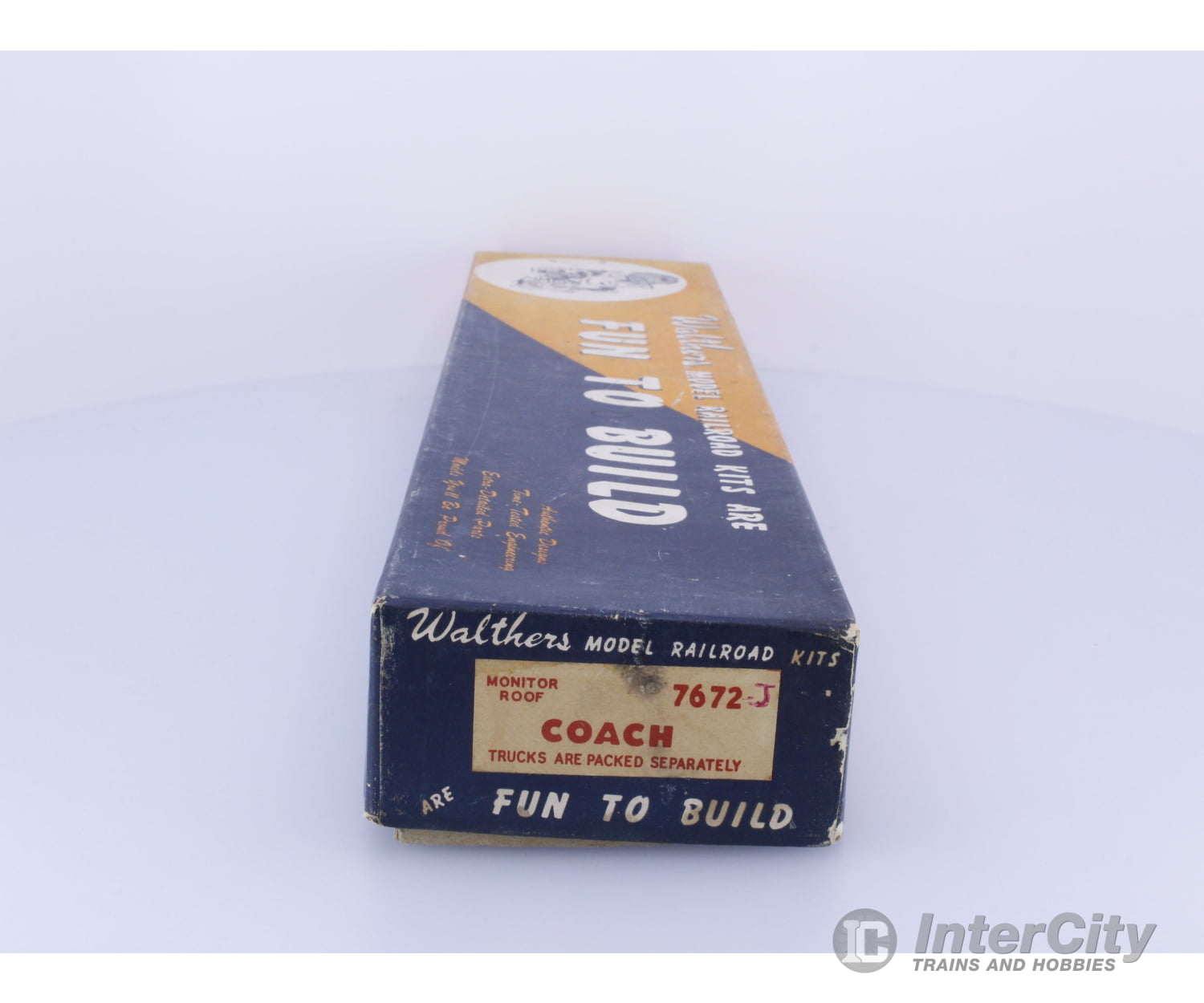 Walthers 7672 HO Passenger Coach Kit Trucks are not included Milwaukee Road (MILW) Passenger Cars
