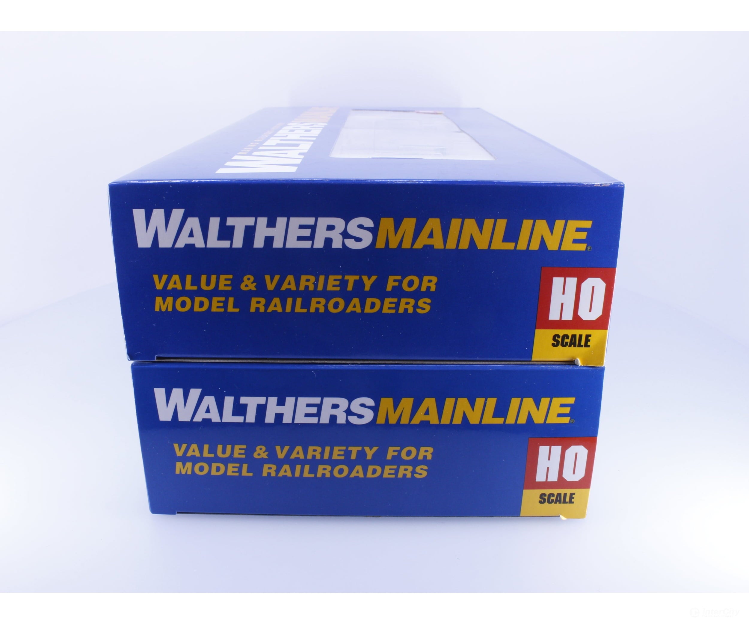 Walthers 910-19937 HO EMD F7A/F7B Diesel Locomotive Set Via Rail (VIA) 1402 1961 DCC & Sound - Locomotives