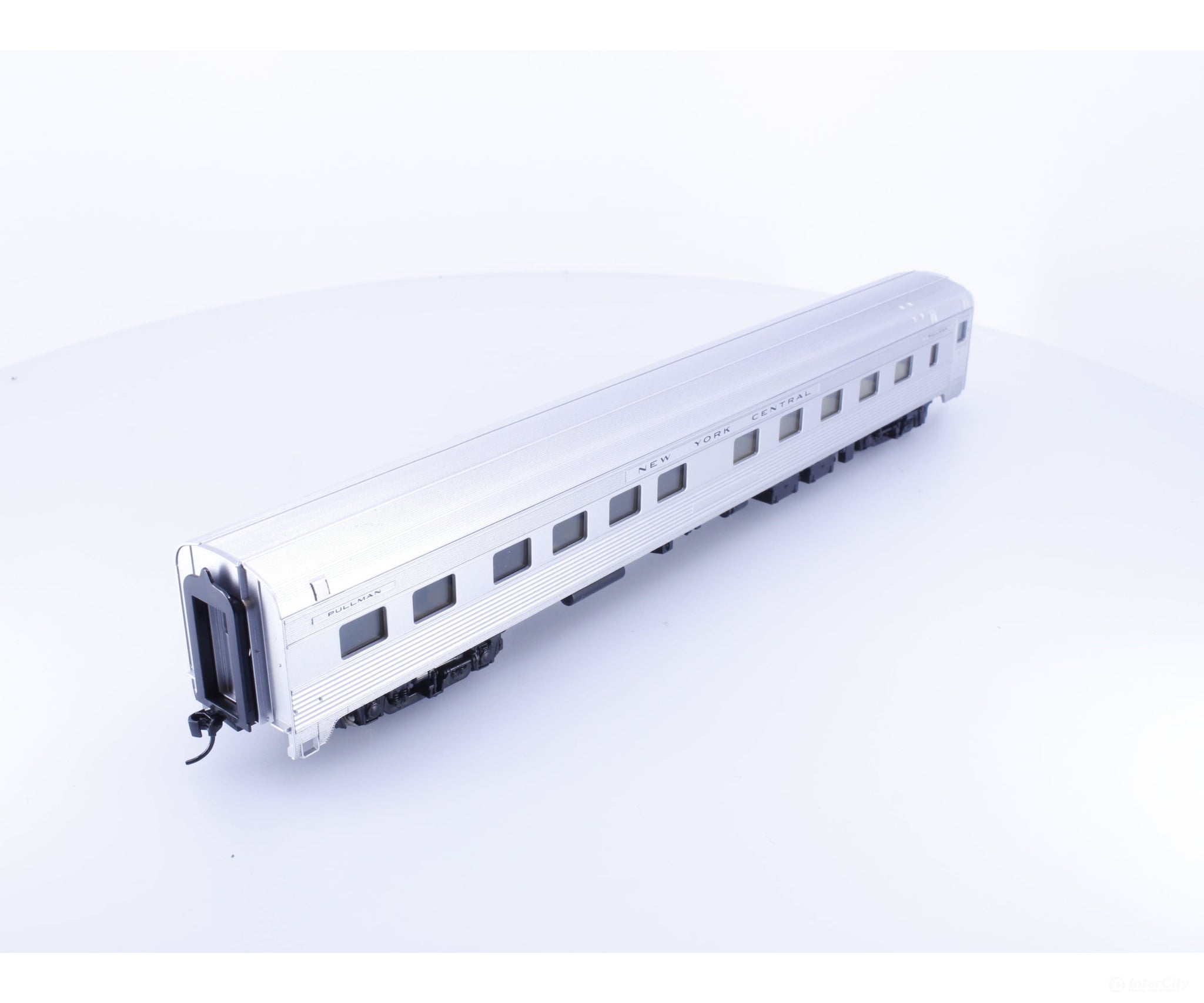 Walthers 910-30105 HO 85’ Budd 10-6 Sleeper Coach New York Central (NYC) - Passenger Cars