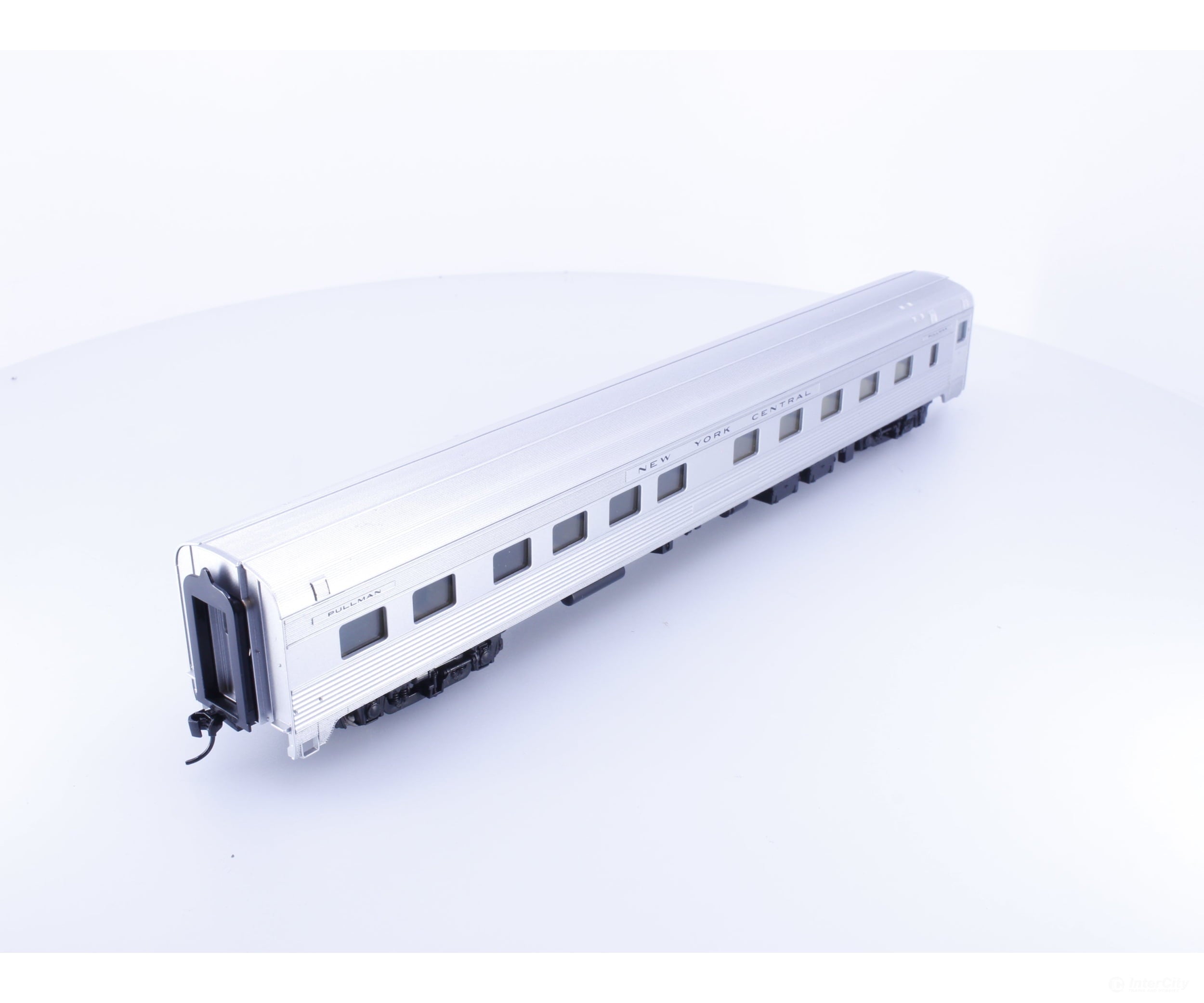 Walthers 910-30105 HO 85’ Budd 10-6 Sleeper Coach New York Central (NYC) - Passenger Cars