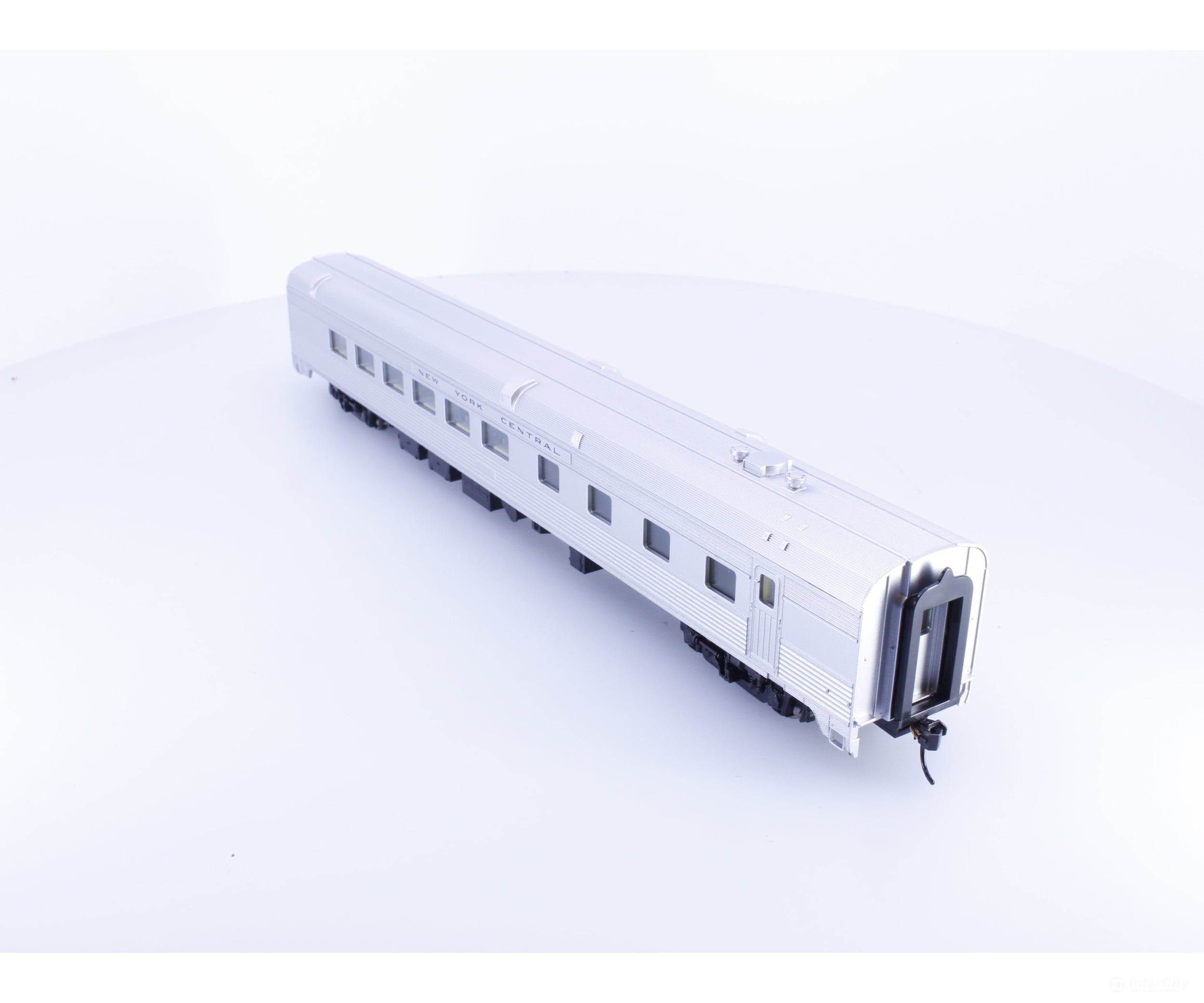 Walthers 910-30155 HO 85’ Budd Diner Coach New York Central (NYC) - Passenger Cars