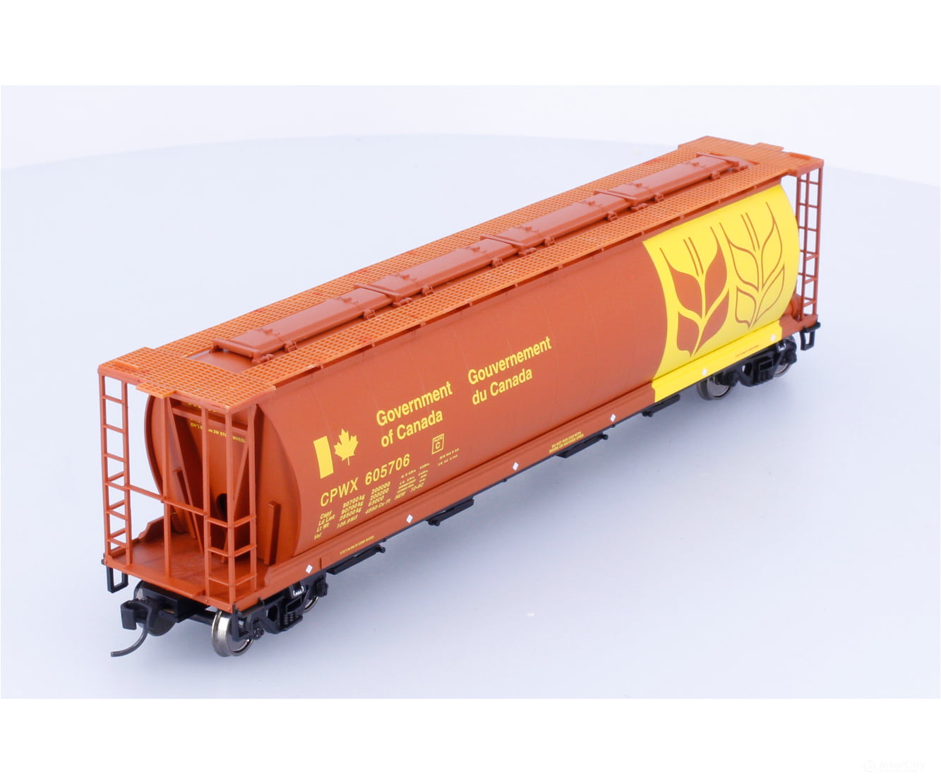 Walthers 910-7165 HO 4 Bay Cylindrical Hopper Govt of Canada (CPWX) 605706 - Freight Cars