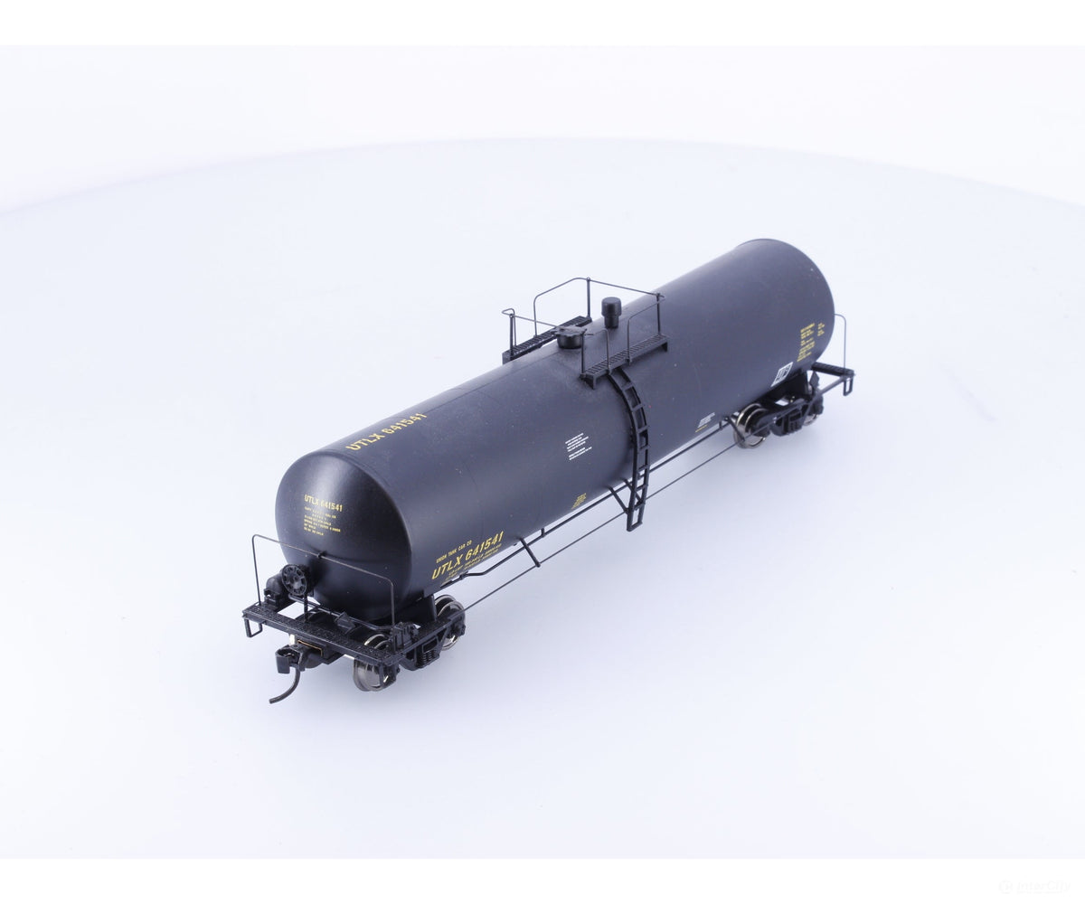 Walthers 920-100241 HO 54’ 23000 Gal UTLX Funnel-Flow Tank Car Union Tank Car (UTLX) 641541 - Freight Cars