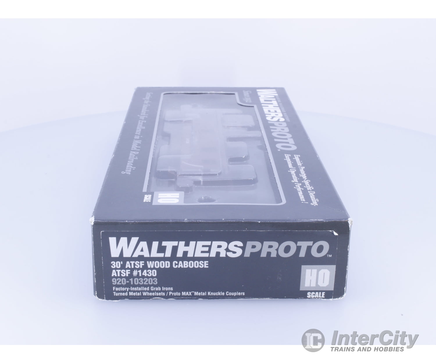 Walthers 920-103203 HO 30’ ATSF Wood Caboose Atchison Topeka and Santa Fe (ATSF) 1430 Freight Cars