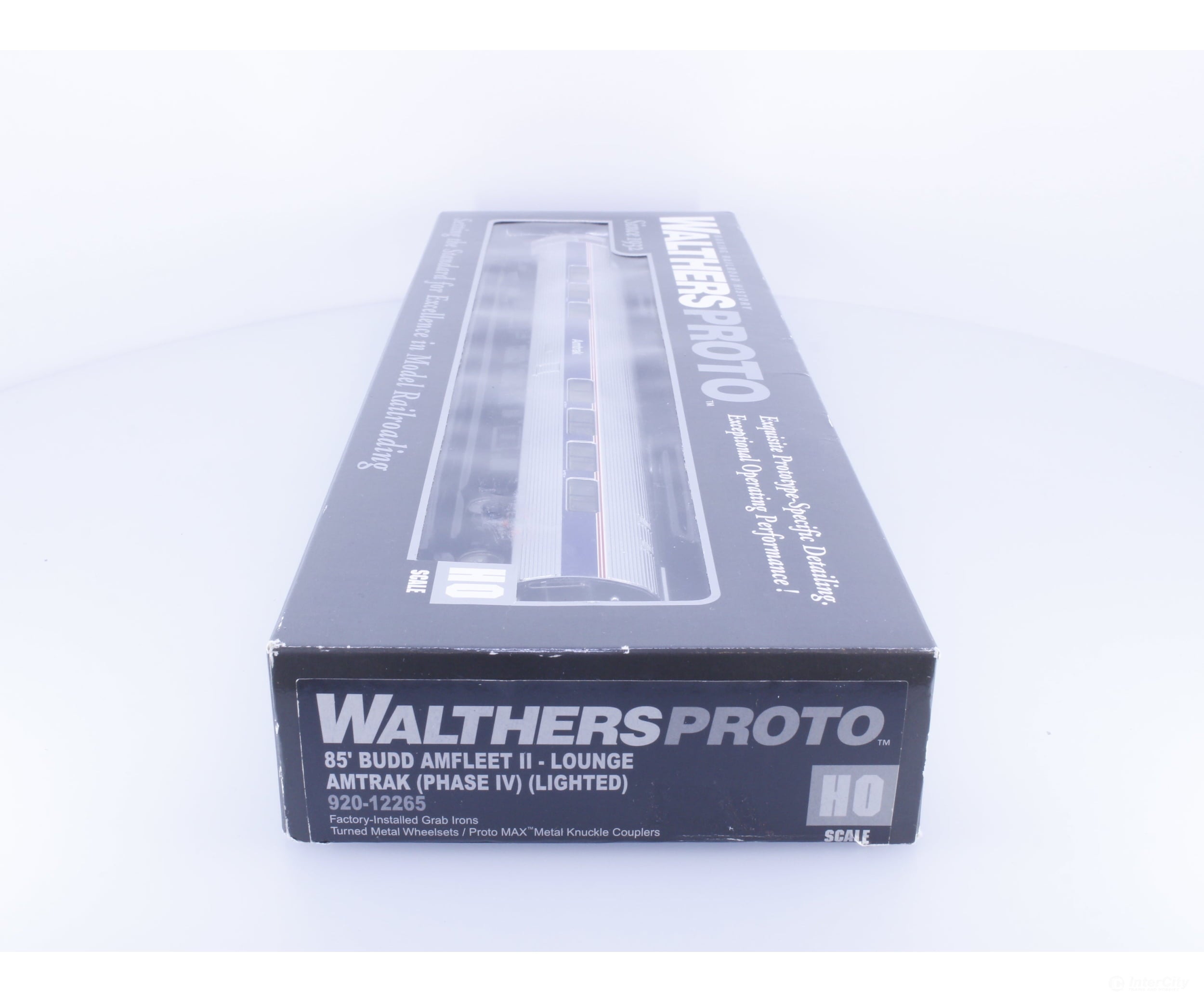 Walthers 920-12265 HO 85’ Budd Amfleet II Lounge Phase IV Lighted Amtrak (AMTK) Passenger Cars