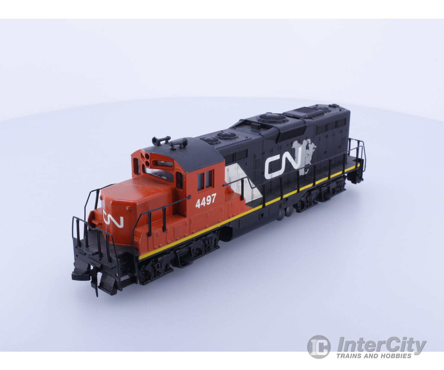 Walthers 931-104 HO EMD GP9M Canadian National (CN) 4497 Analog DC Locomotives