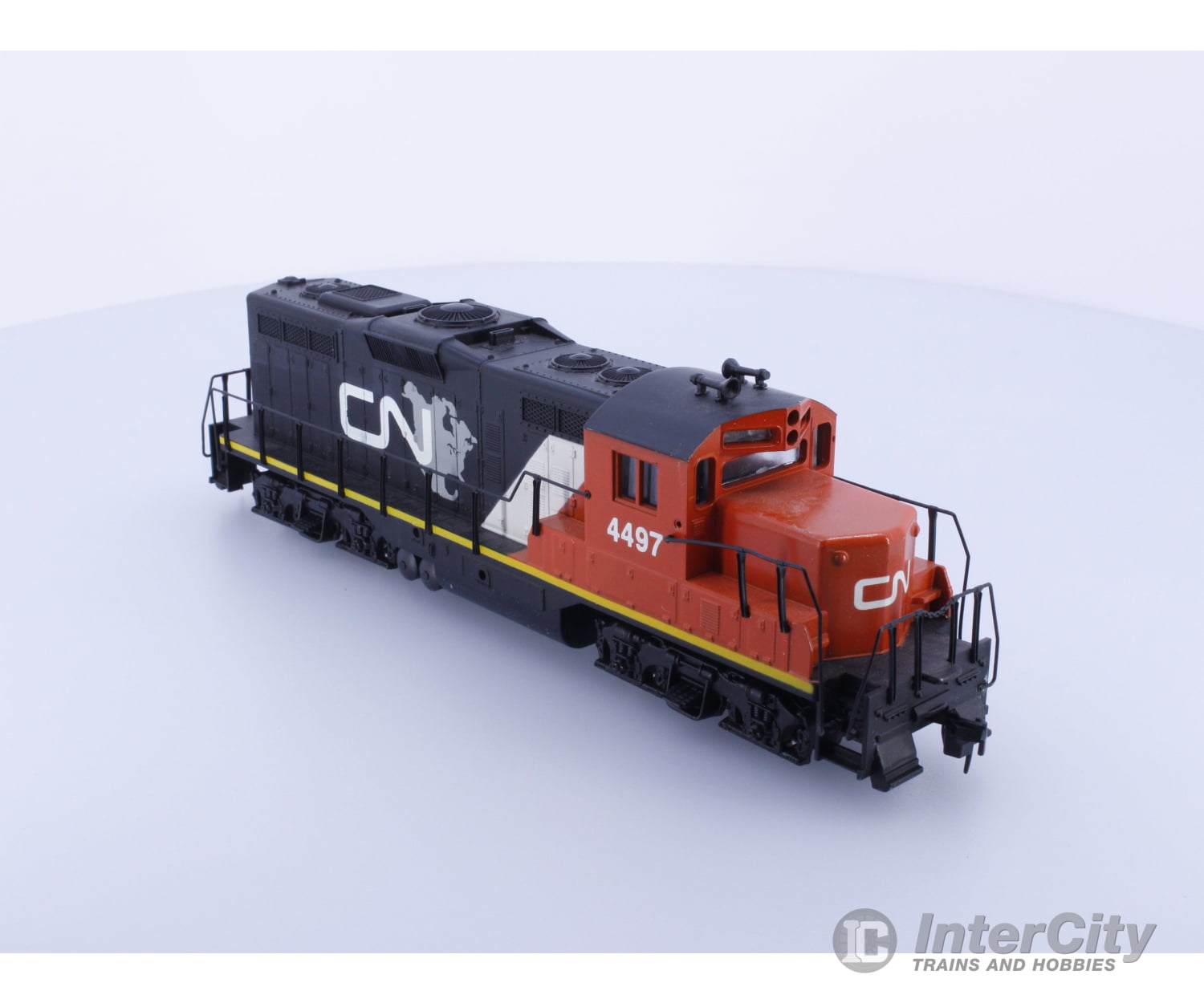 Walthers 931-104 HO EMD GP9M Canadian National (CN) 4497 Analog DC Locomotives