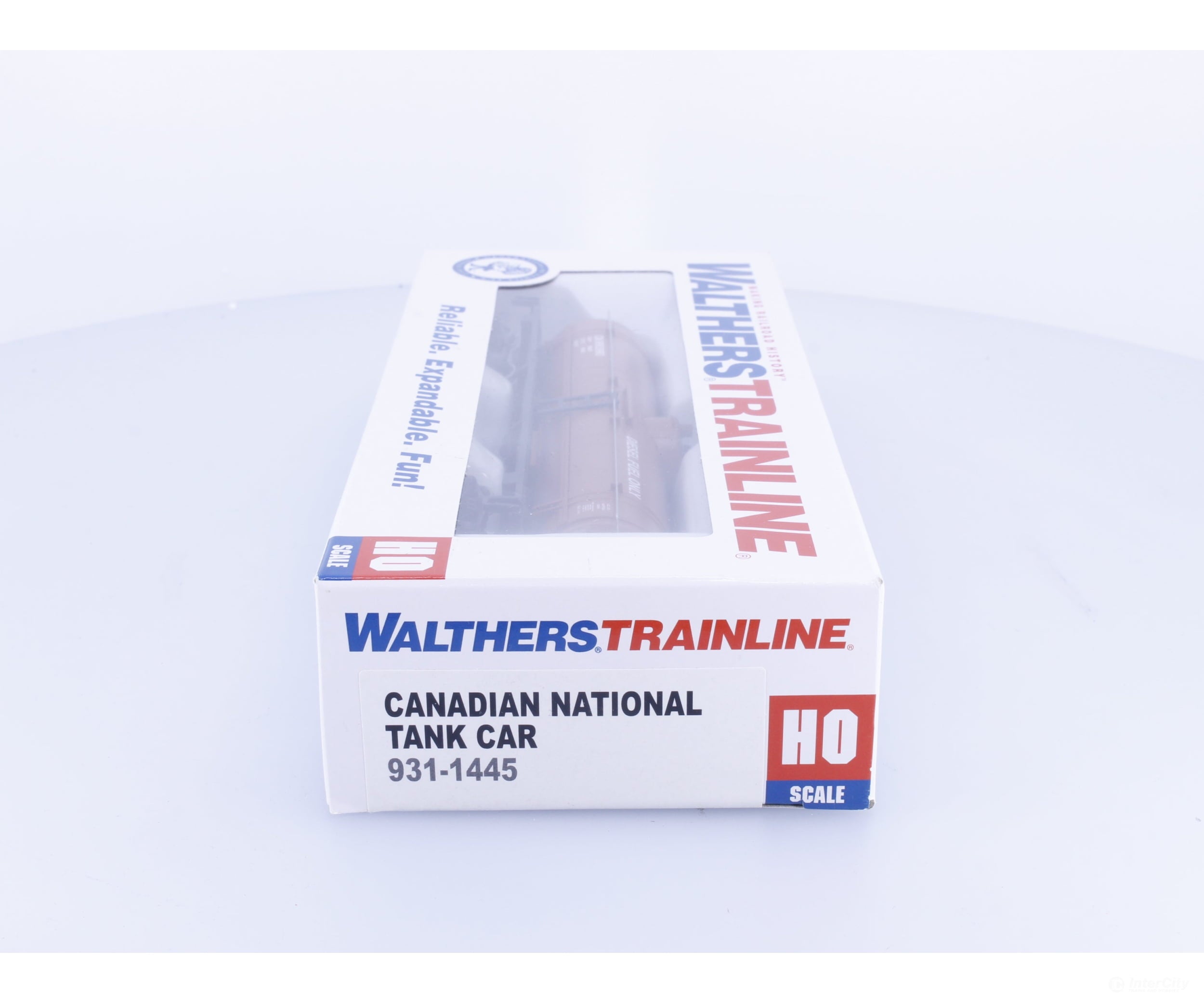 Walthers 931-1445 HO Tank Car Canadian National (CN) 931-1445 - Freight Cars