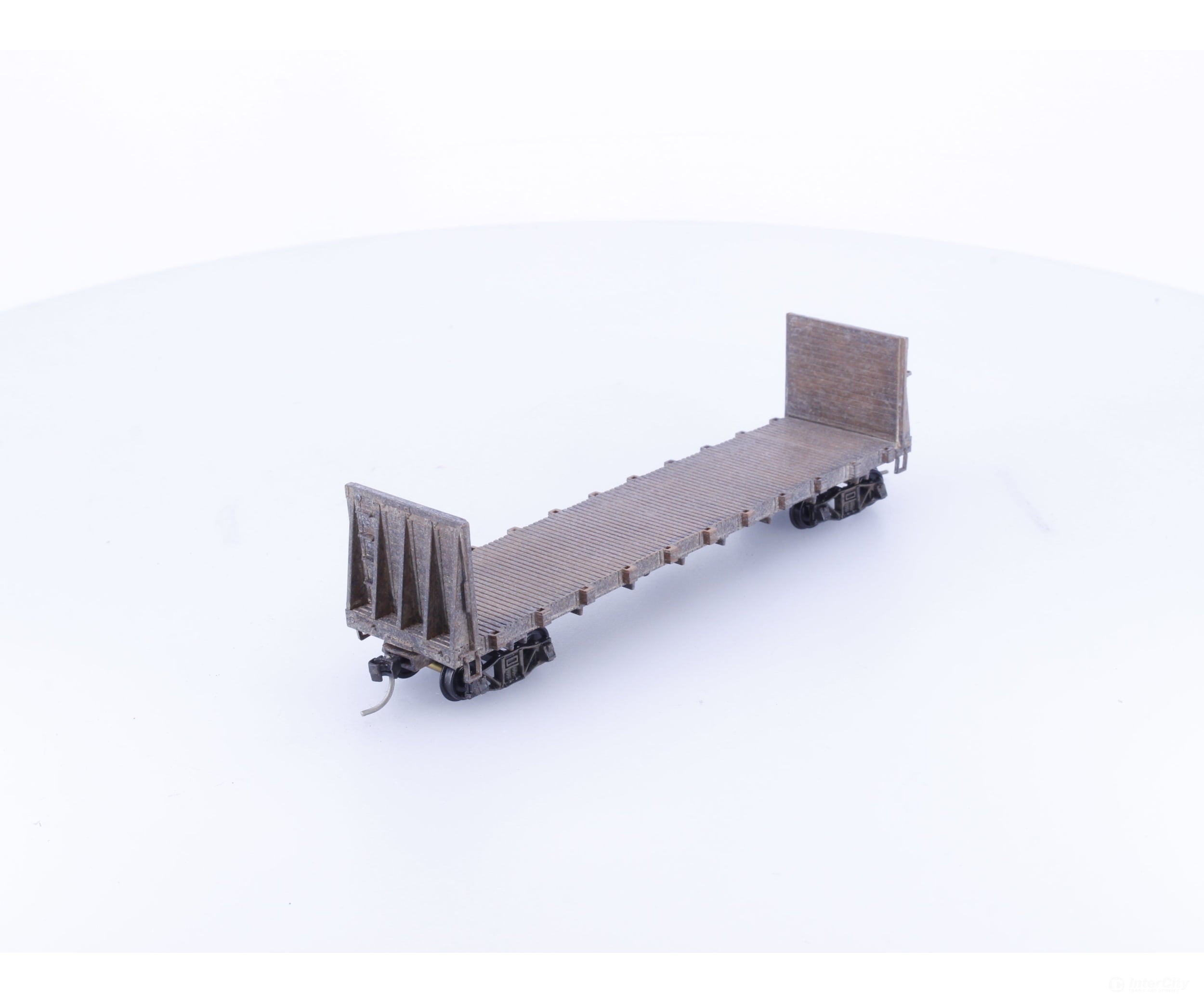 Walthers 932-2900 HO Bulkhead Flat Car Weathered Undecorated - Freight Cars