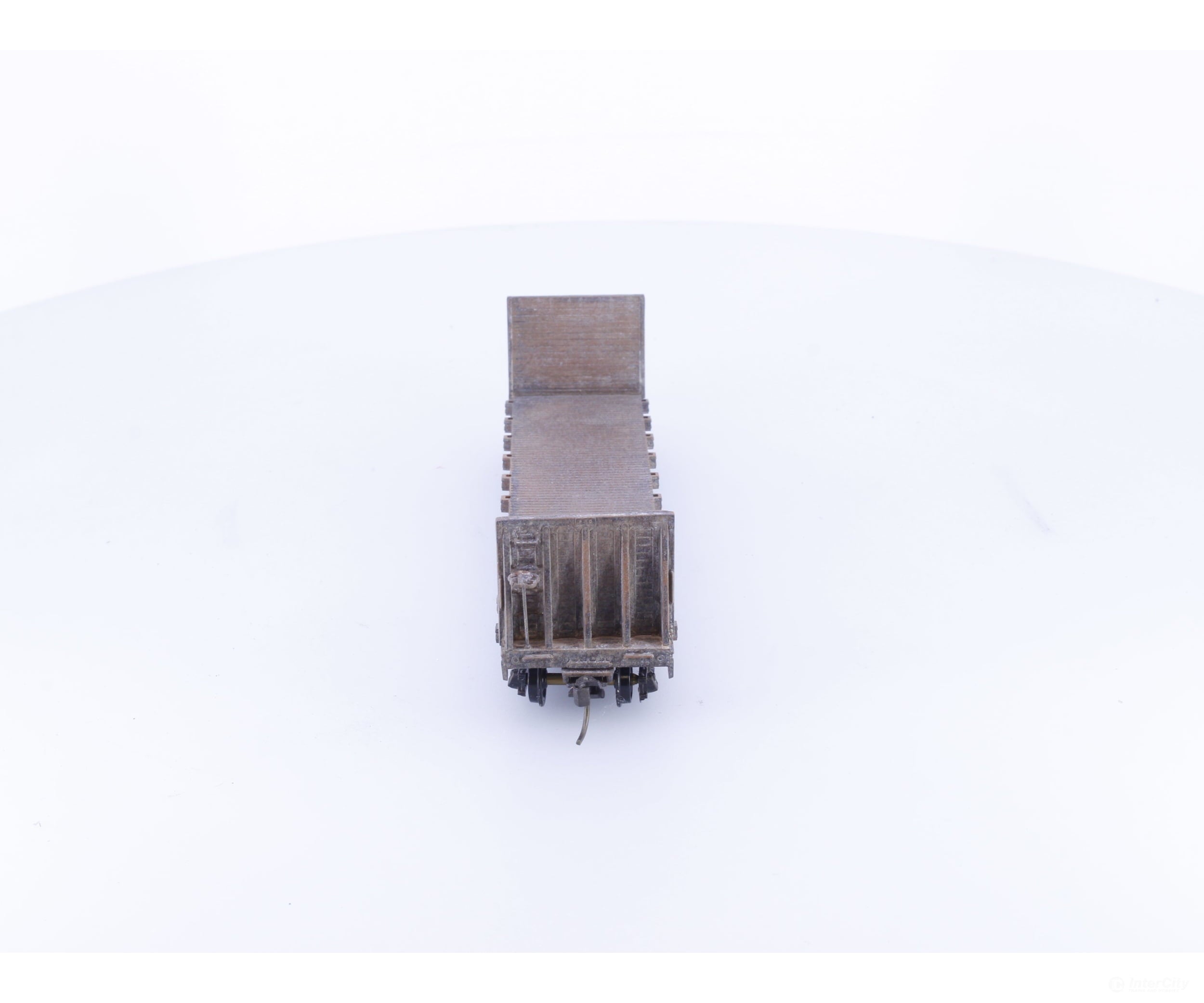 Walthers 932-2900 HO Bulkhead Flat Car Weathered Undecorated - Freight Cars