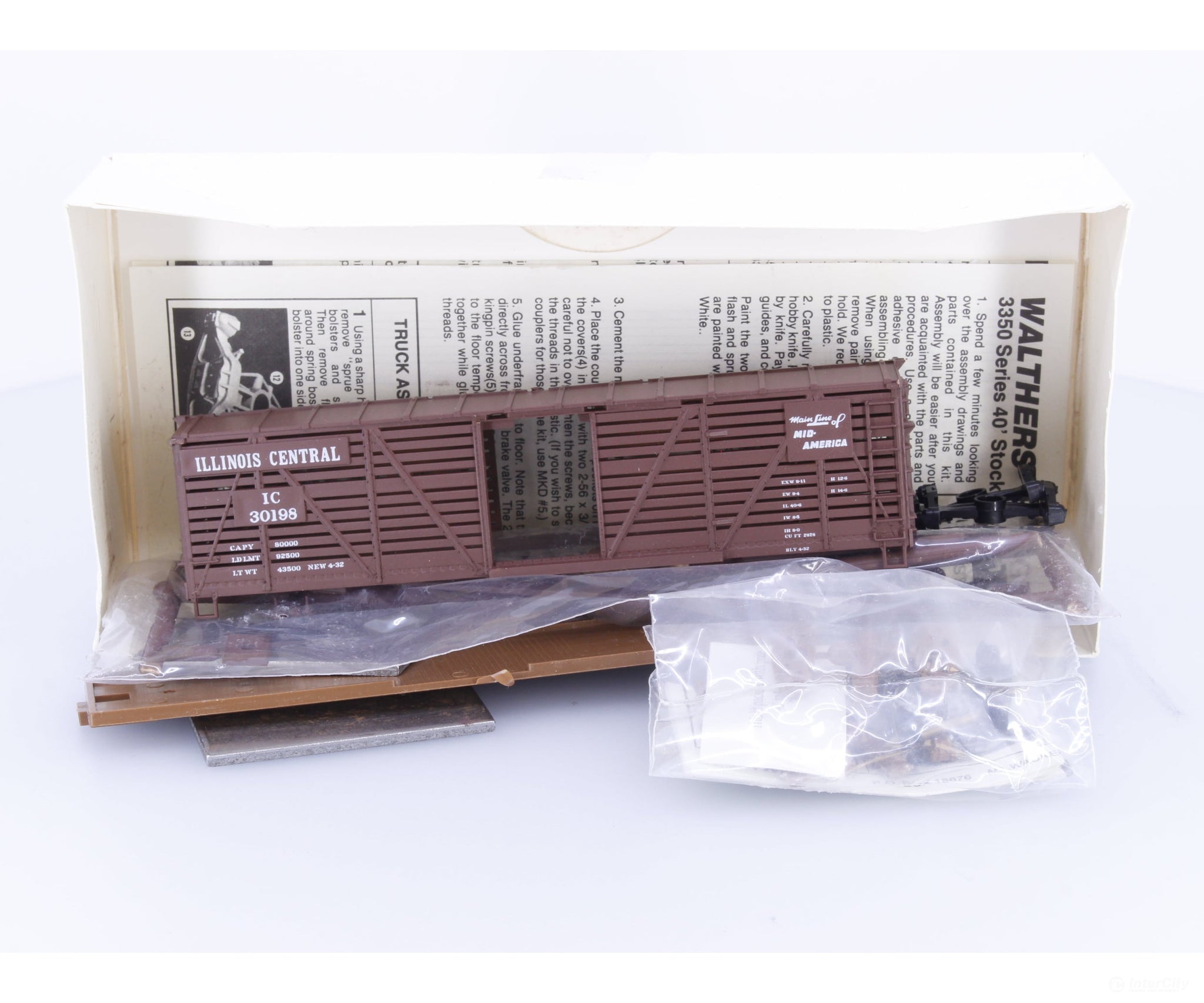 Walthers 932-3361 HO 40’ Stock Car Illinois Central (IC) 30198 - Freight Cars