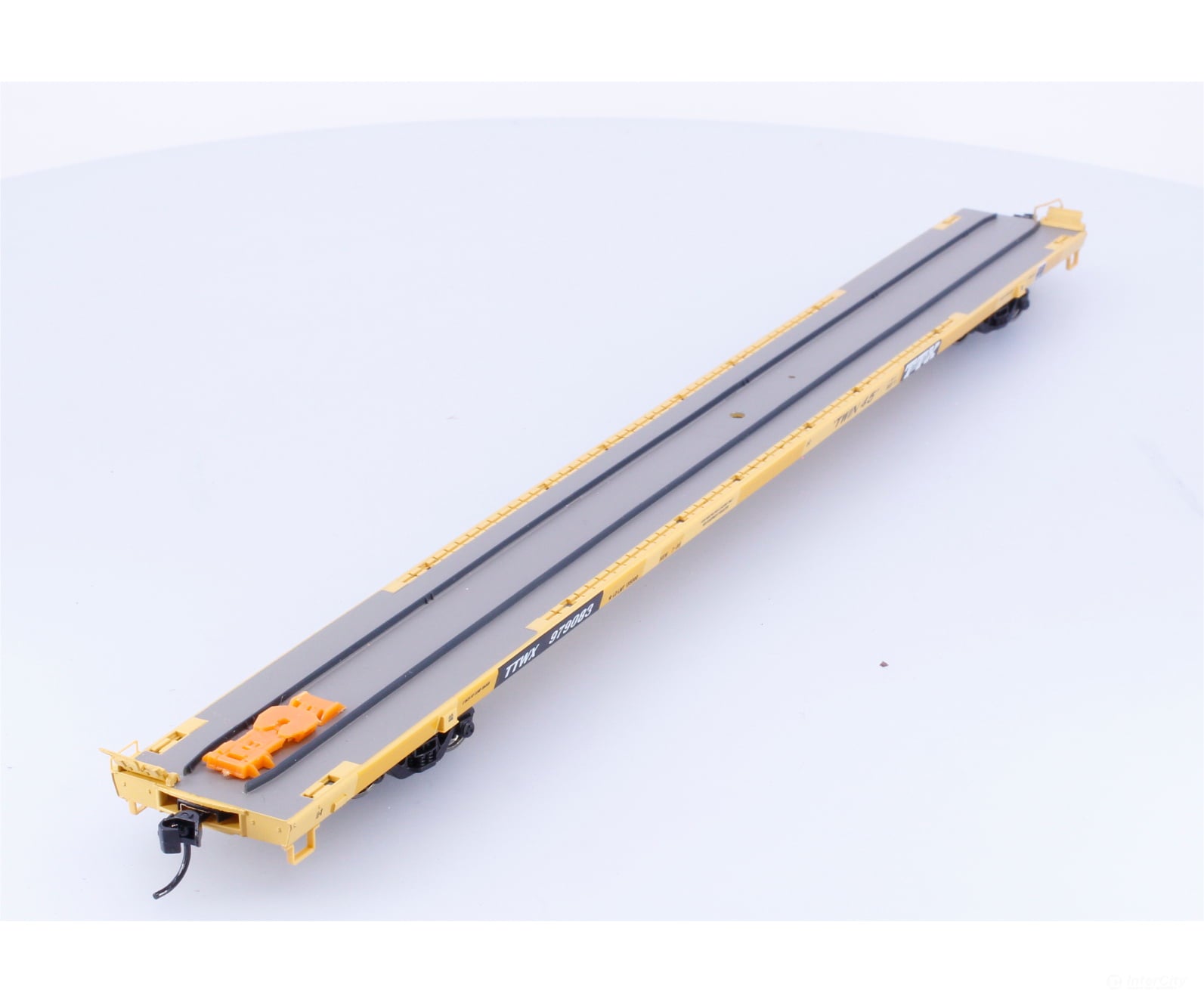 Walthers 932-40822 HO All Purpose Flat Car w/ P-S Hitches Trailer Train TTX Corp. (TTX) 979083 - Freight Cars