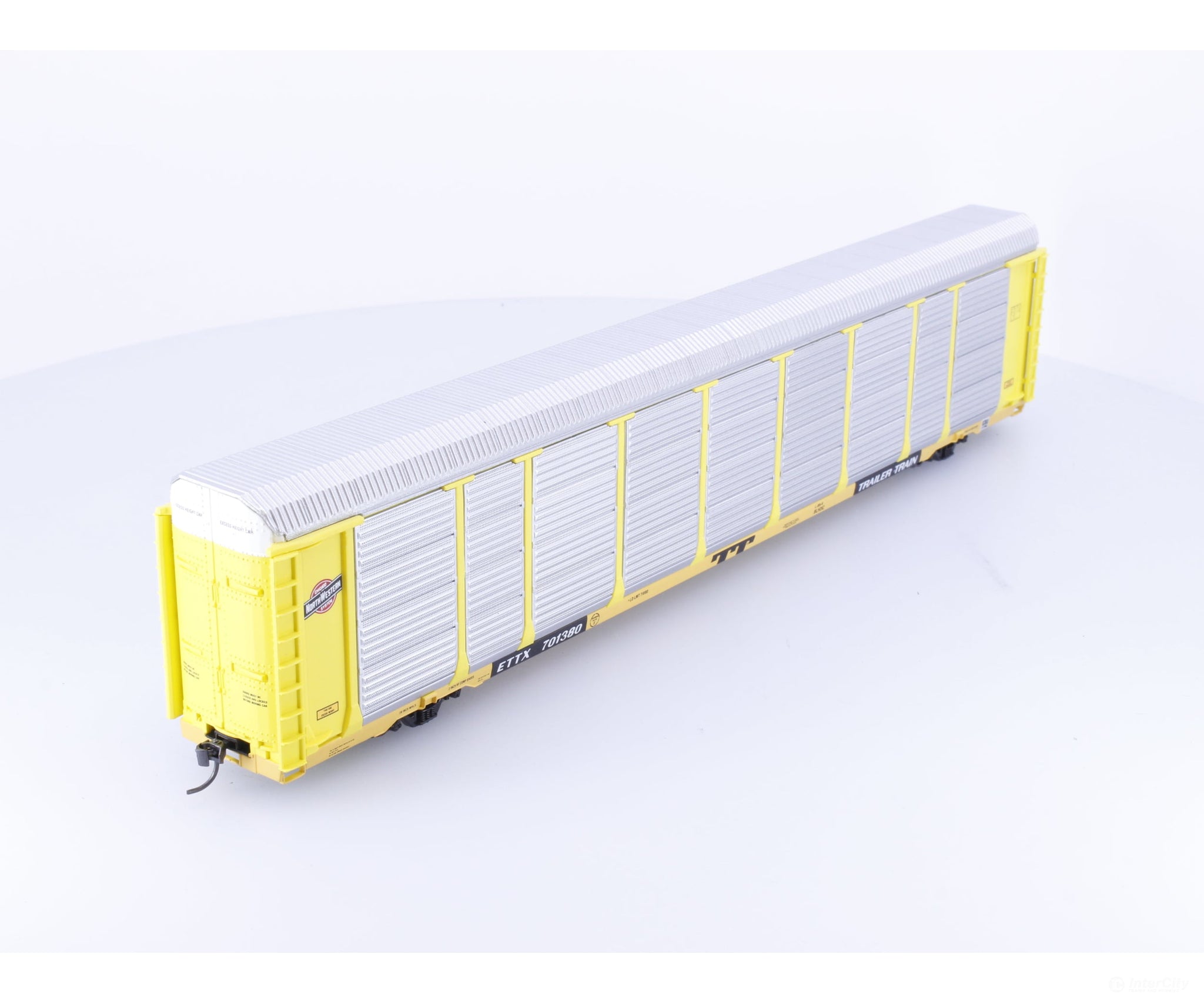 Walthers 932-4853 HO Thrall 89’ Tri-Level Auto Carrier (ETTX) Chicago and North Western (CNW) 701380 - Freight Cars
