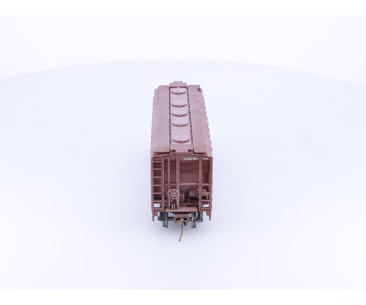 Walthers 932-5376 HO Trinity 100 Ton Cement Covered Hopper Weathered Santa Fe (SF) 350062 - Freight Cars