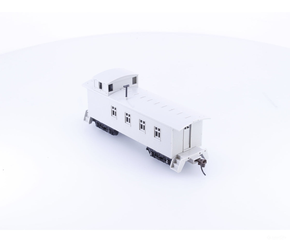 Walthers 932-7560 HO 30’ 4-Window Caboose CB&Q Style Chicago Burlington and Quincey (CBQ) - Freight Cars