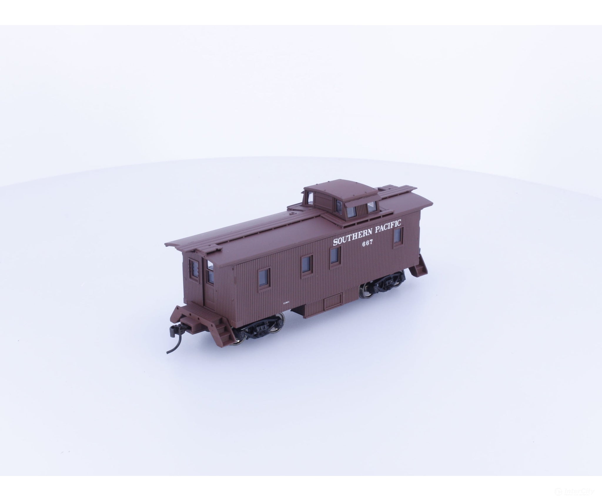 Walthers 932-7606 HO C-30-1 Wood Caboose Southern Pacific (SP) 667 Freight Cars
