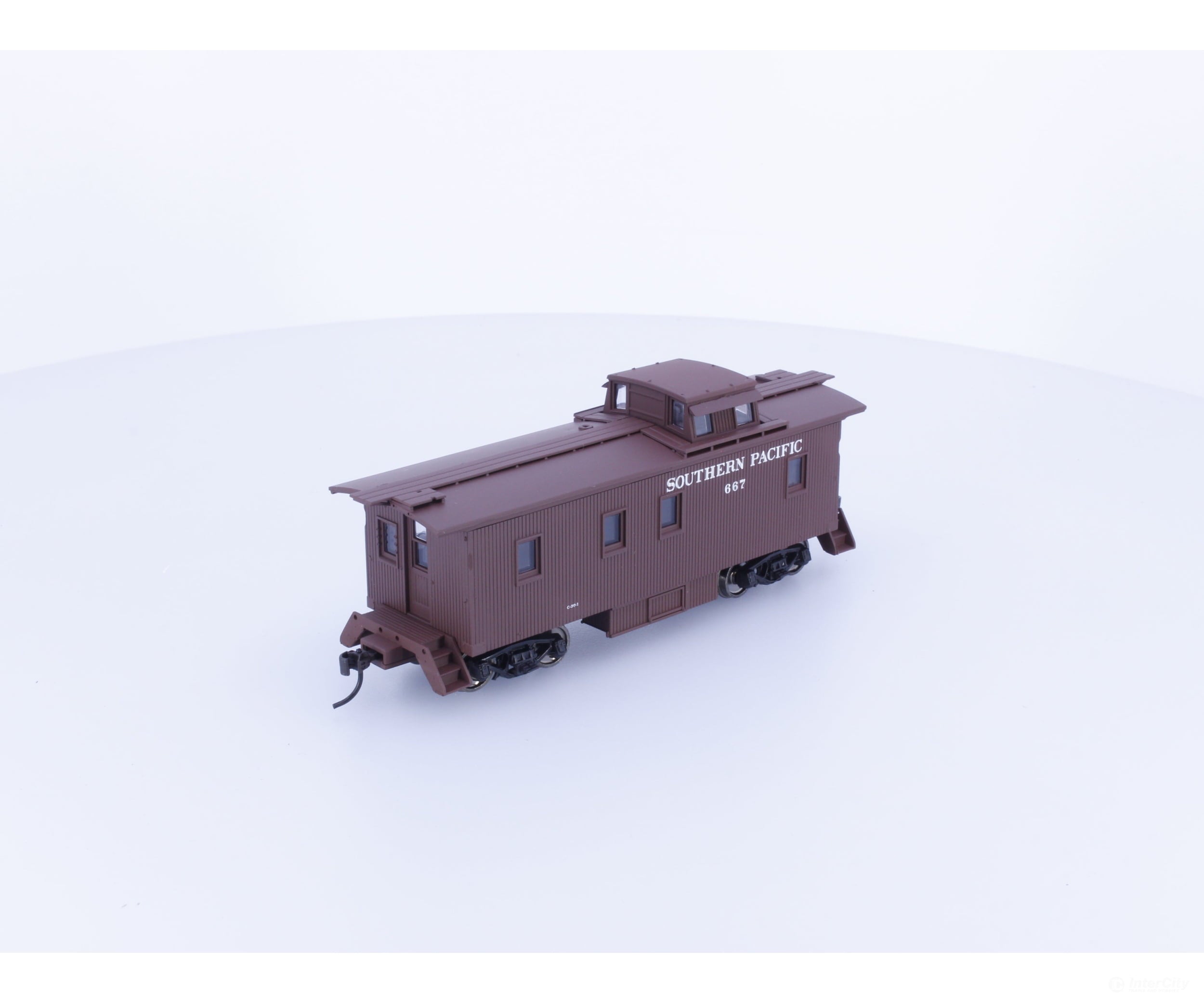Walthers 932-7606 HO C-30-1 Wood Caboose Southern Pacific (SP) 667 Freight Cars